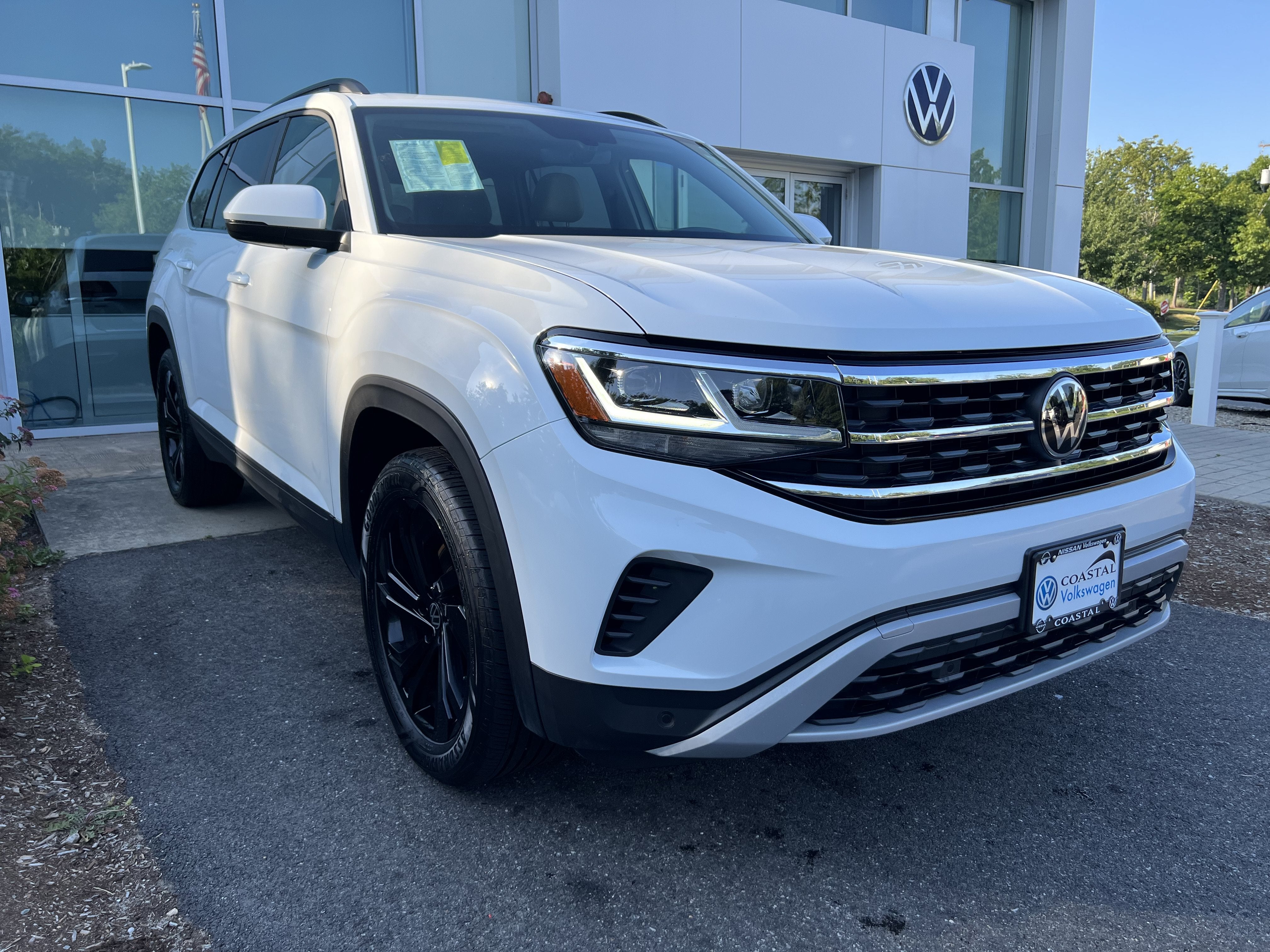 2023 Volkswagen Atlas 3.6L V6 SE w/Technology W/Panoramic Sunroof & Black Wheel Package