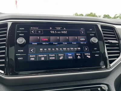 2023 Volkswagen Atlas 3.6L V6 SE w/Technology W/Panoramic Sunroof & Black Wheel Package