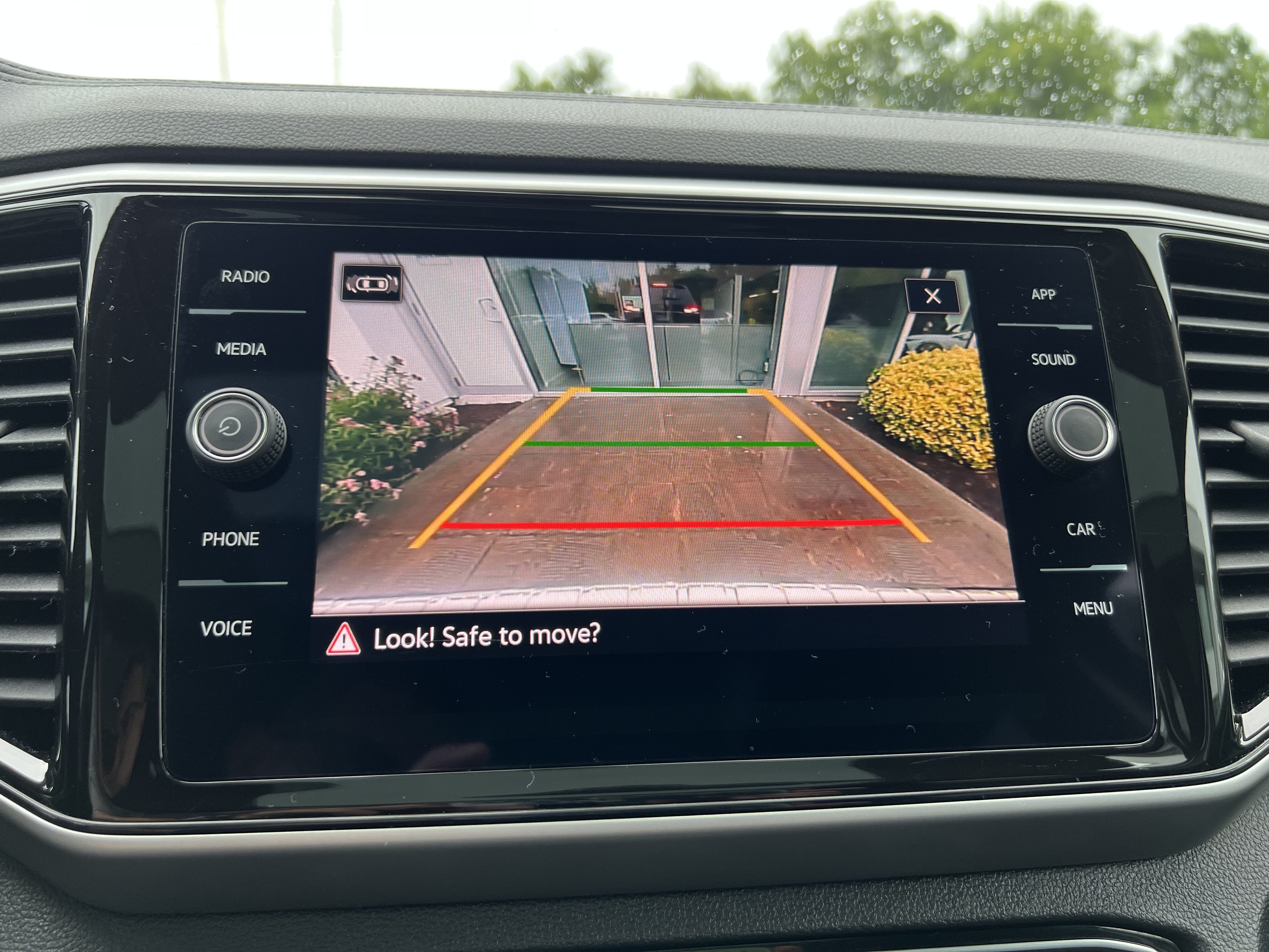 2023 Volkswagen Atlas 3.6L V6 SE w/Technology W/Panoramic Sunroof & Black Wheel Package