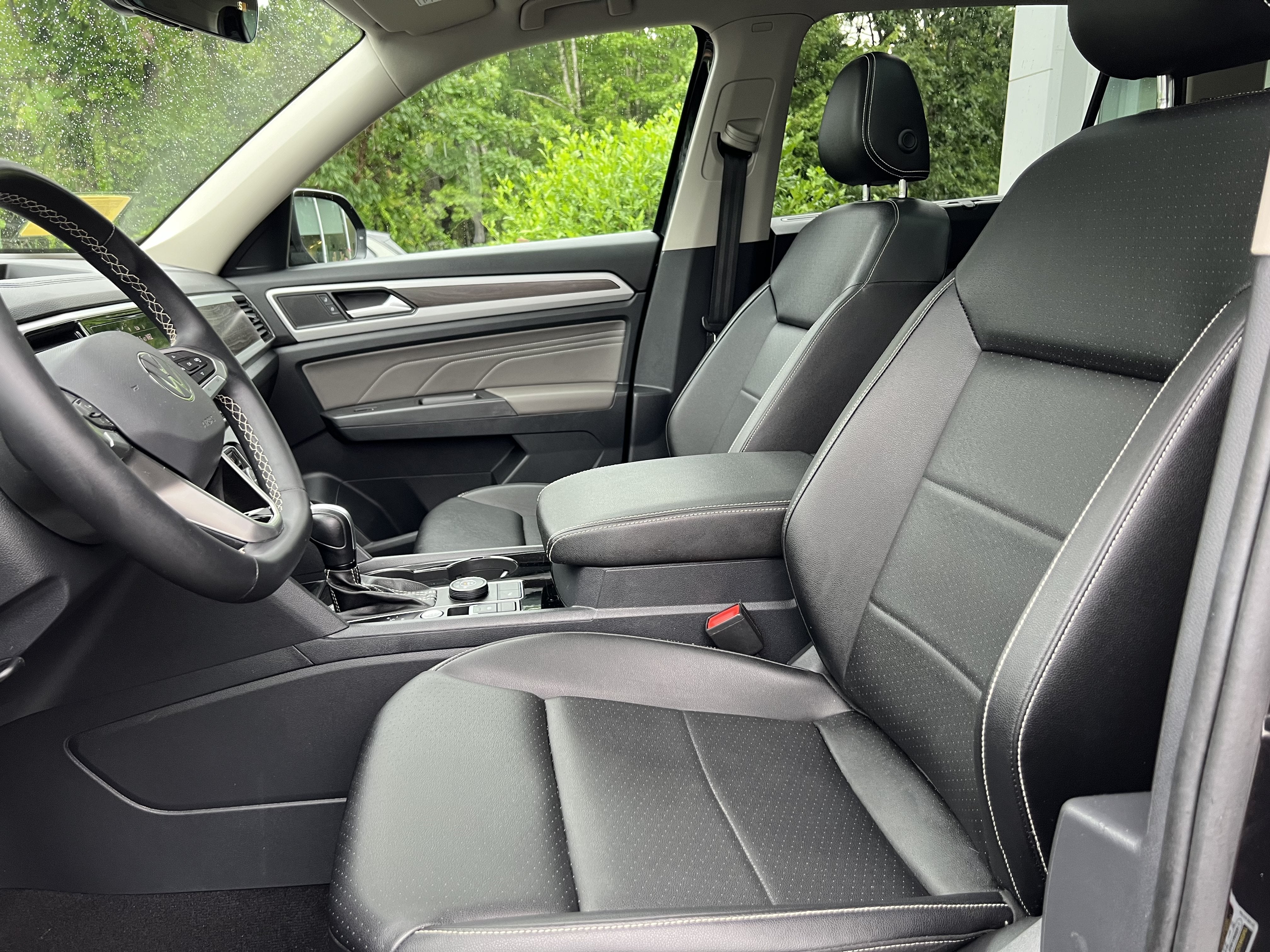 2023 Volkswagen Atlas 3.6L V6 SE w/Technology W/Panoramic Sunroof & Black Wheel Package