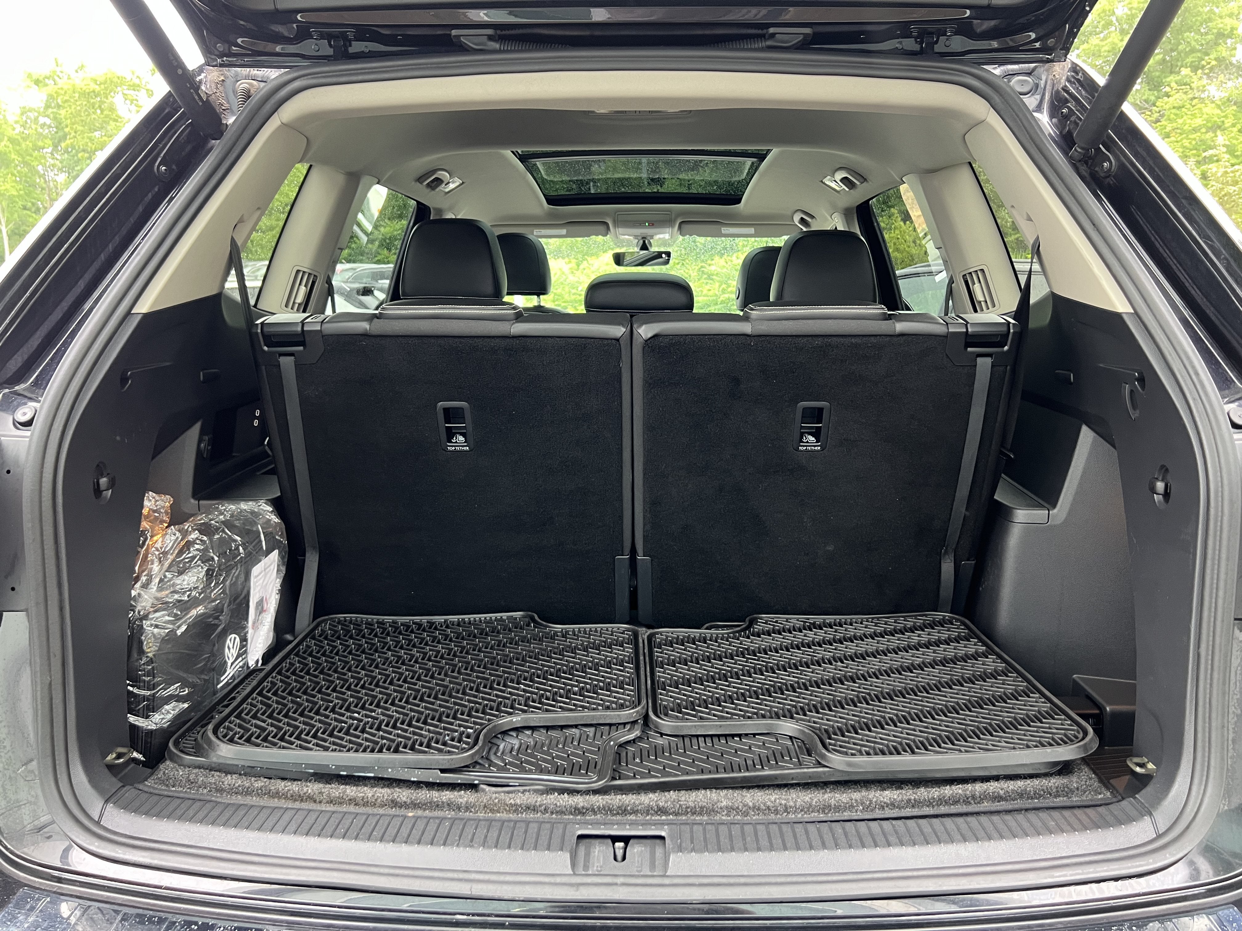 2023 Volkswagen Atlas 3.6L V6 SE w/Technology W/Panoramic Sunroof & Black Wheel Package