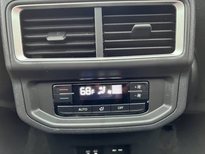 2024 Volkswagen Atlas 2.0T SE w/Technology w/panoramic sunroof and BWP