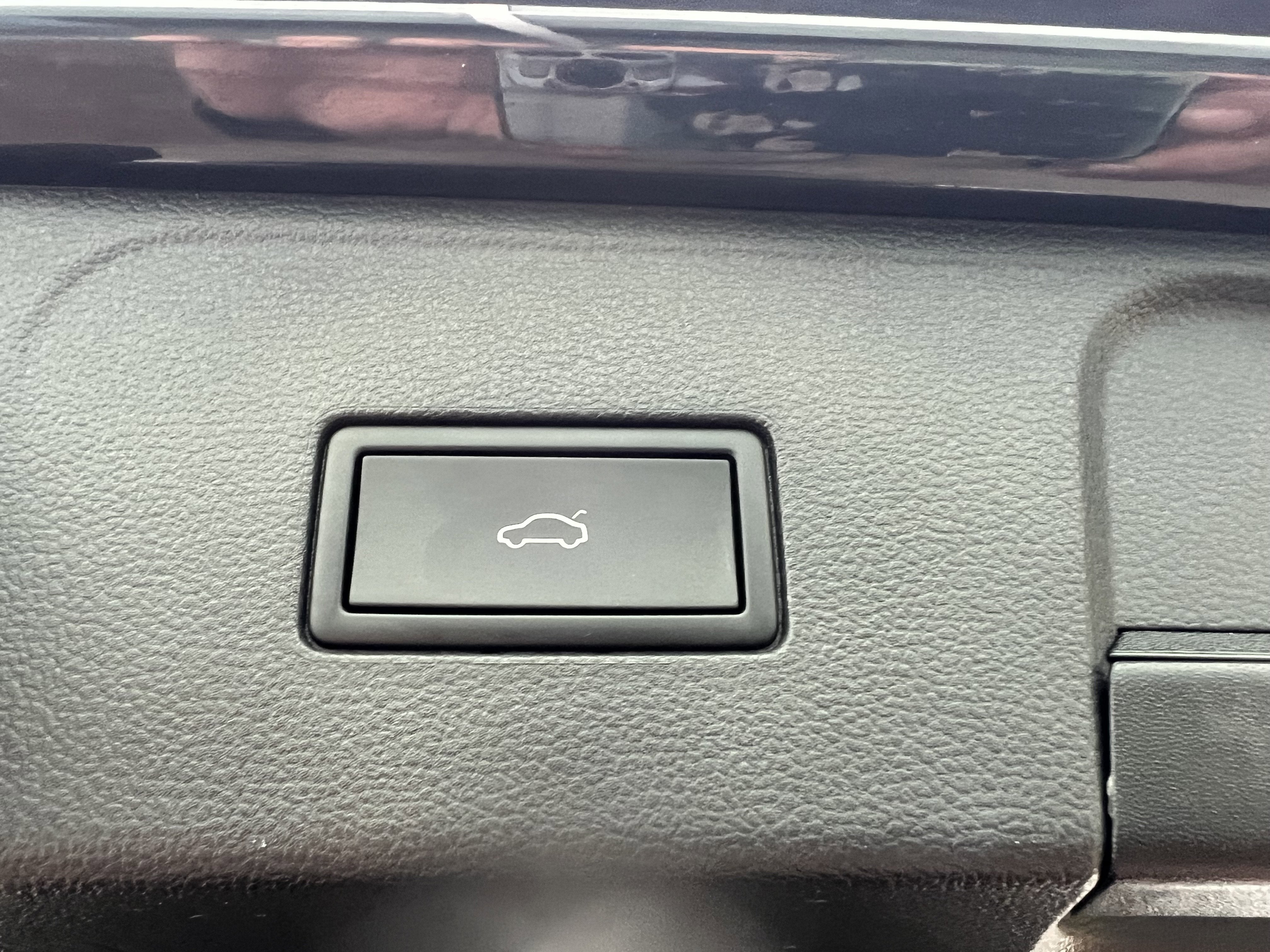 2024 Volkswagen Atlas 2.0T SE w/Technology w/panoramic sunroof and BWP