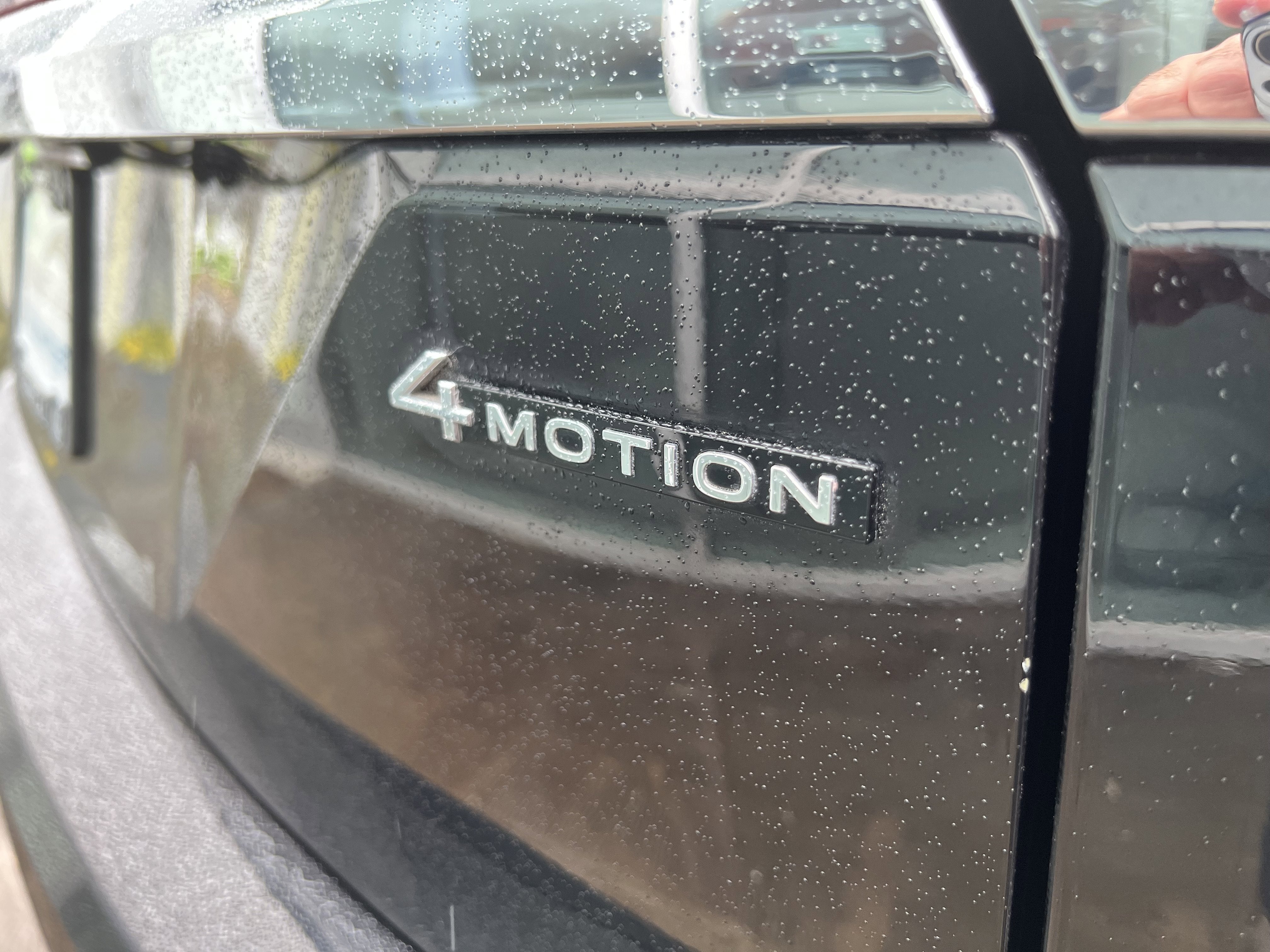 2024 Volkswagen Atlas 2.0T SE w/Technology w/panoramic sunroof and BWP