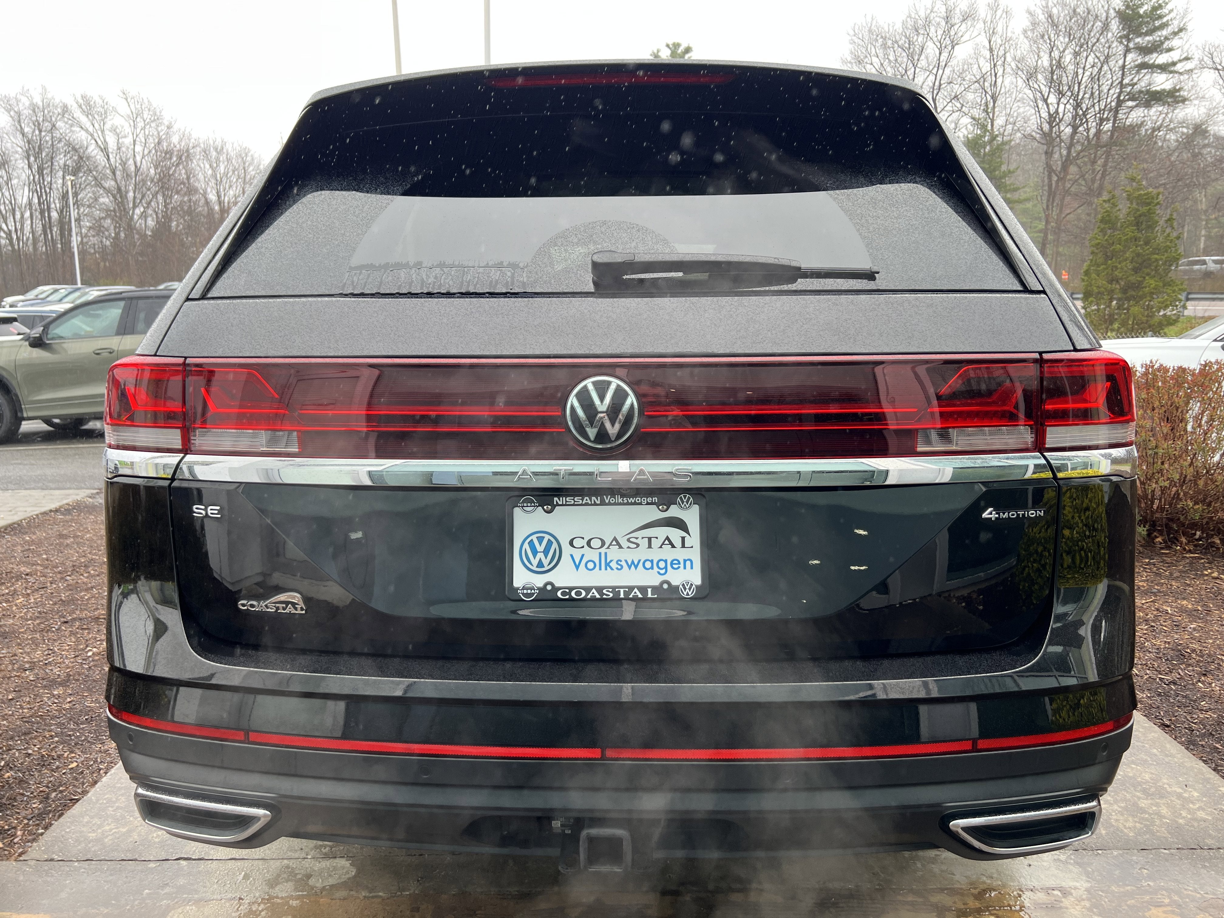 2024 Volkswagen Atlas 2.0T SE w/Technology w/panoramic sunroof and BWP