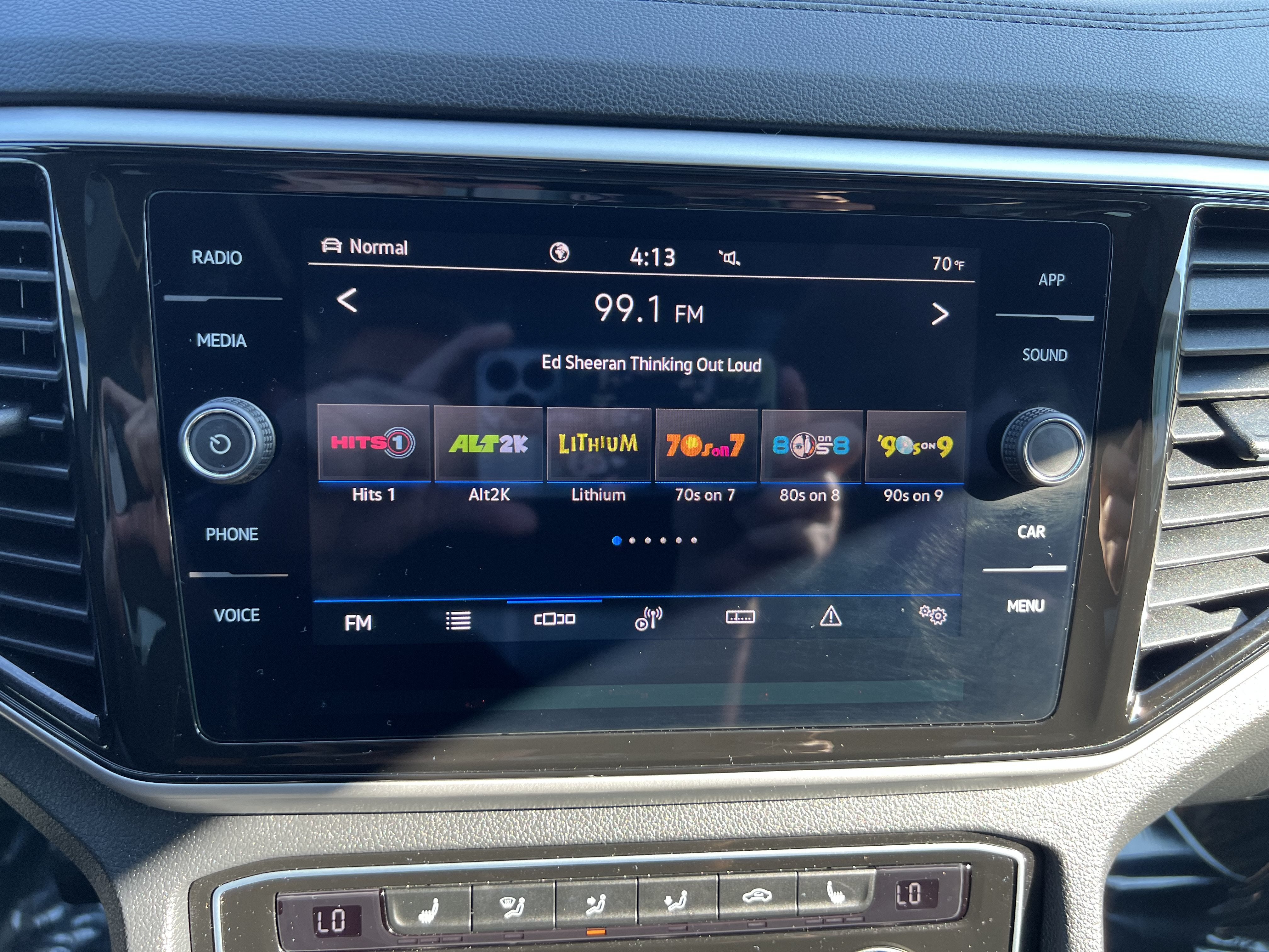 2023 Volkswagen Atlas 3.6L V6 SE w/Technology W/Panoramic Sunroof & Captains Chairs