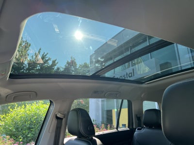 2023 Volkswagen Atlas 3.6L V6 SE w/Technology W/Panoramic Sunroof & Captains Chairs