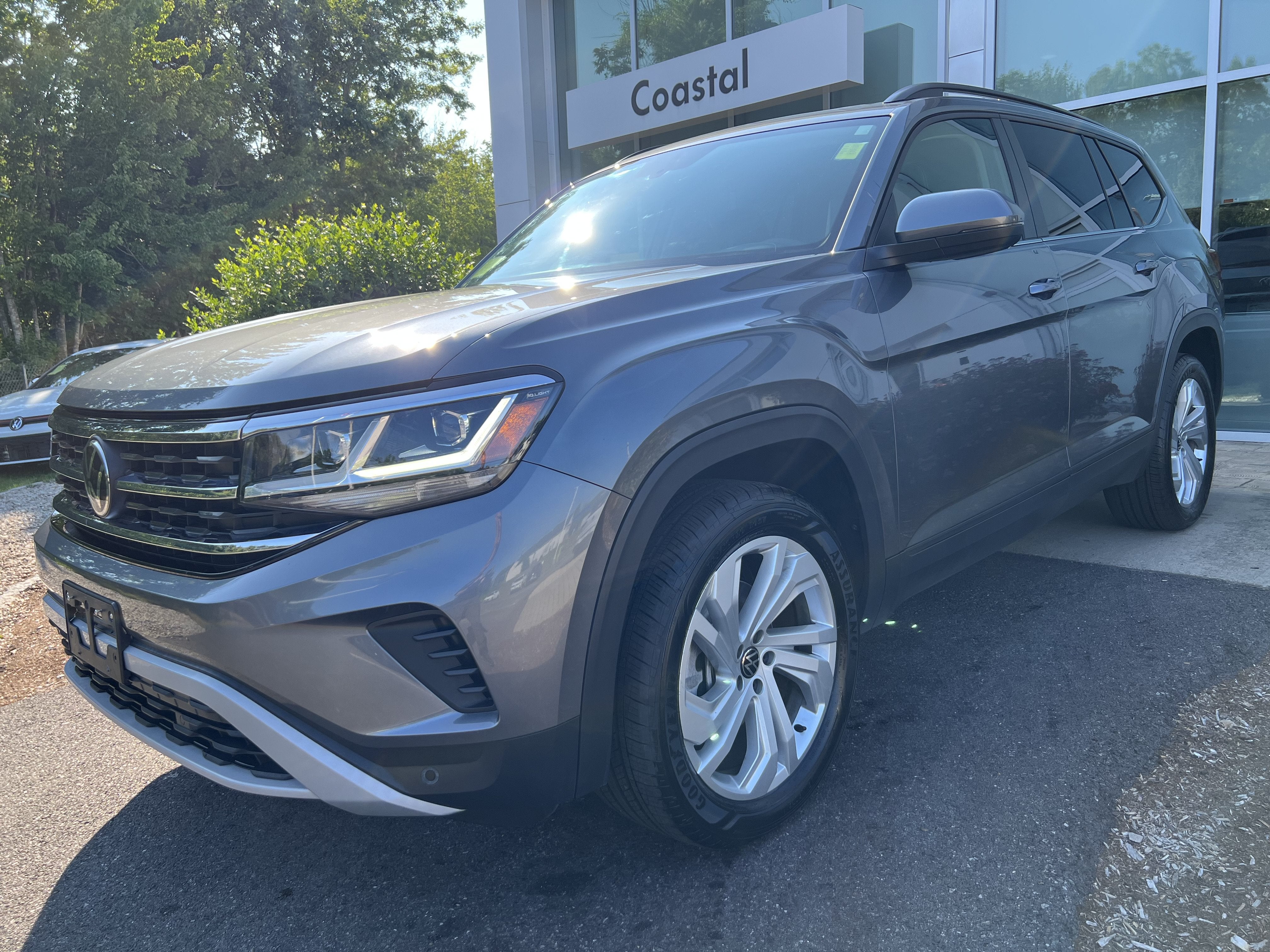 2023 Volkswagen Atlas 3.6L V6 SE w/Technology W/Panoramic Sunroof & Captains Chairs