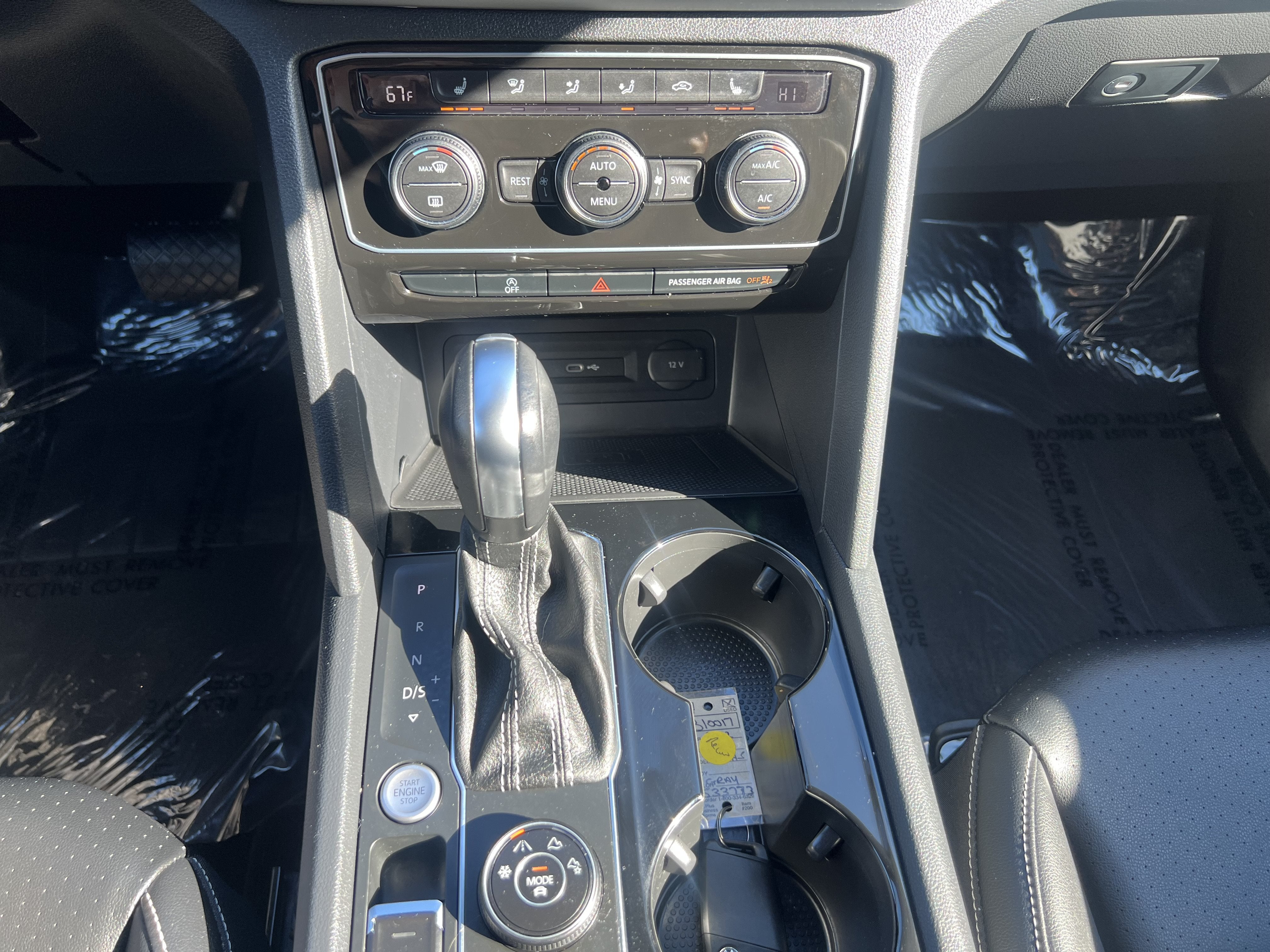 2022 Volkswagen Atlas 3.6L V6 SE w/Technology W/Panoramic Sunroof & Captains Chairs