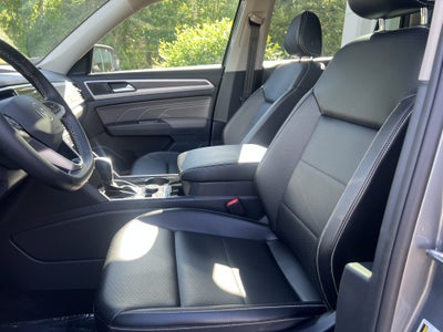 2022 Volkswagen Atlas 3.6L V6 SE w/Technology W/Panoramic Sunroof & Captains Chairs