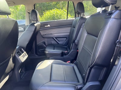 2022 Volkswagen Atlas 3.6L V6 SE w/Technology W/Panoramic Sunroof & Captains Chairs