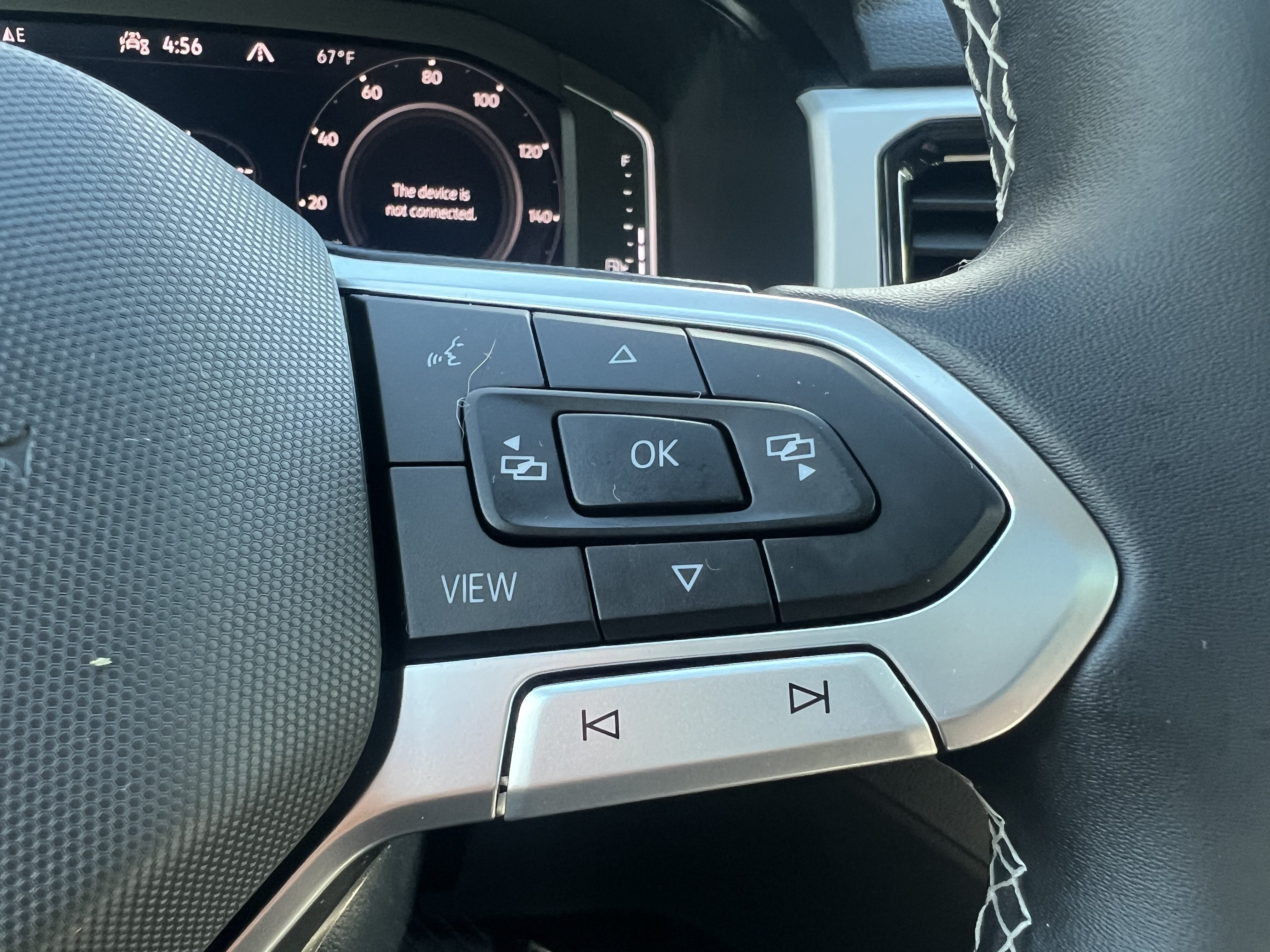 2022 Volkswagen Atlas 3.6L V6 SE w/Technology W/Panoramic Sunroof & Captains Chairs