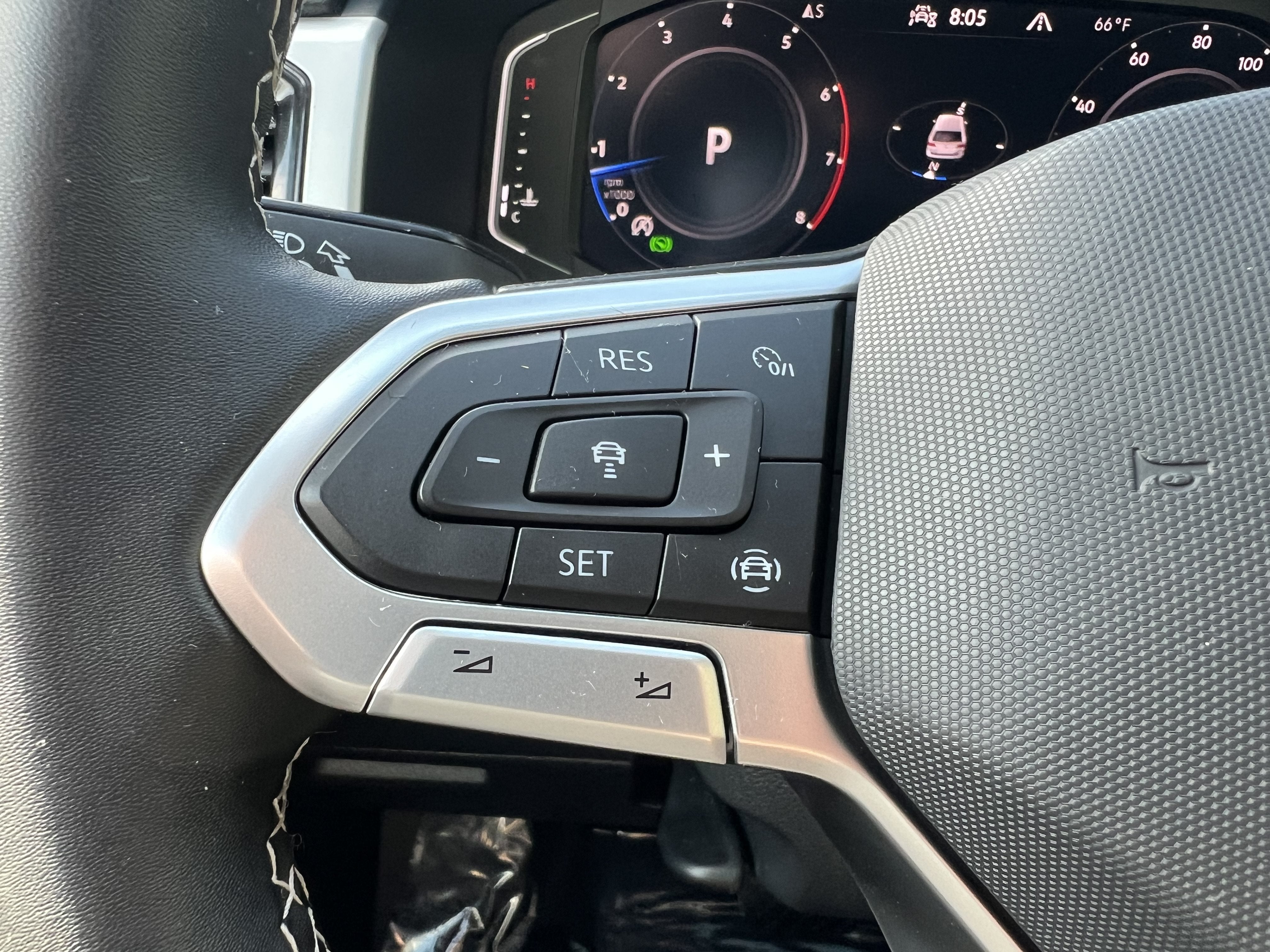 2023 Volkswagen Atlas 3.6L V6 SE w/Technology W/Panoramic Sunroof & Captains Chairs