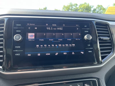 2023 Volkswagen Atlas 3.6L V6 SE w/Technology W/Panoramic Sunroof & Captains Chairs