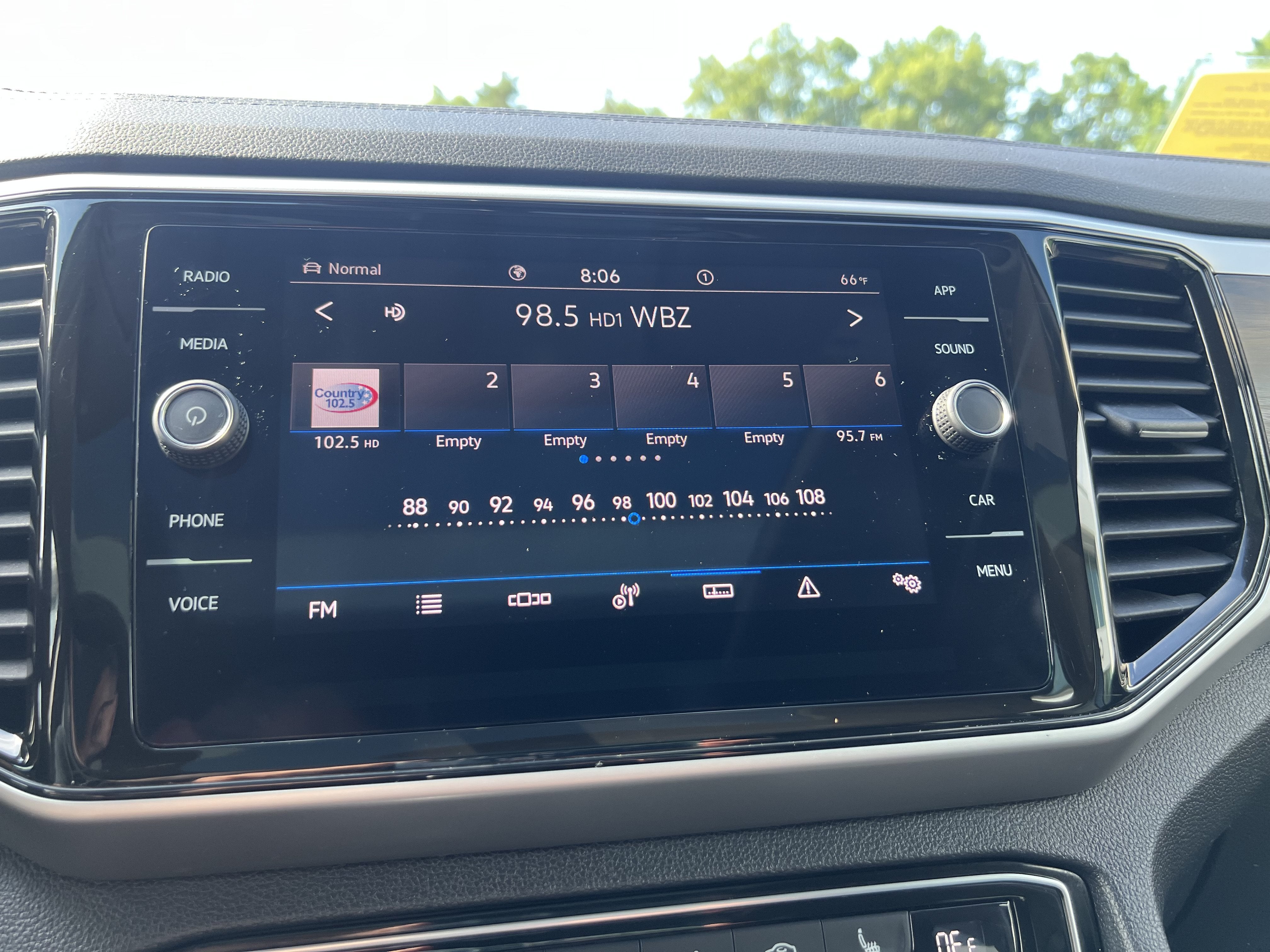 2023 Volkswagen Atlas 3.6L V6 SE w/Technology W/Panoramic Sunroof & Captains Chairs