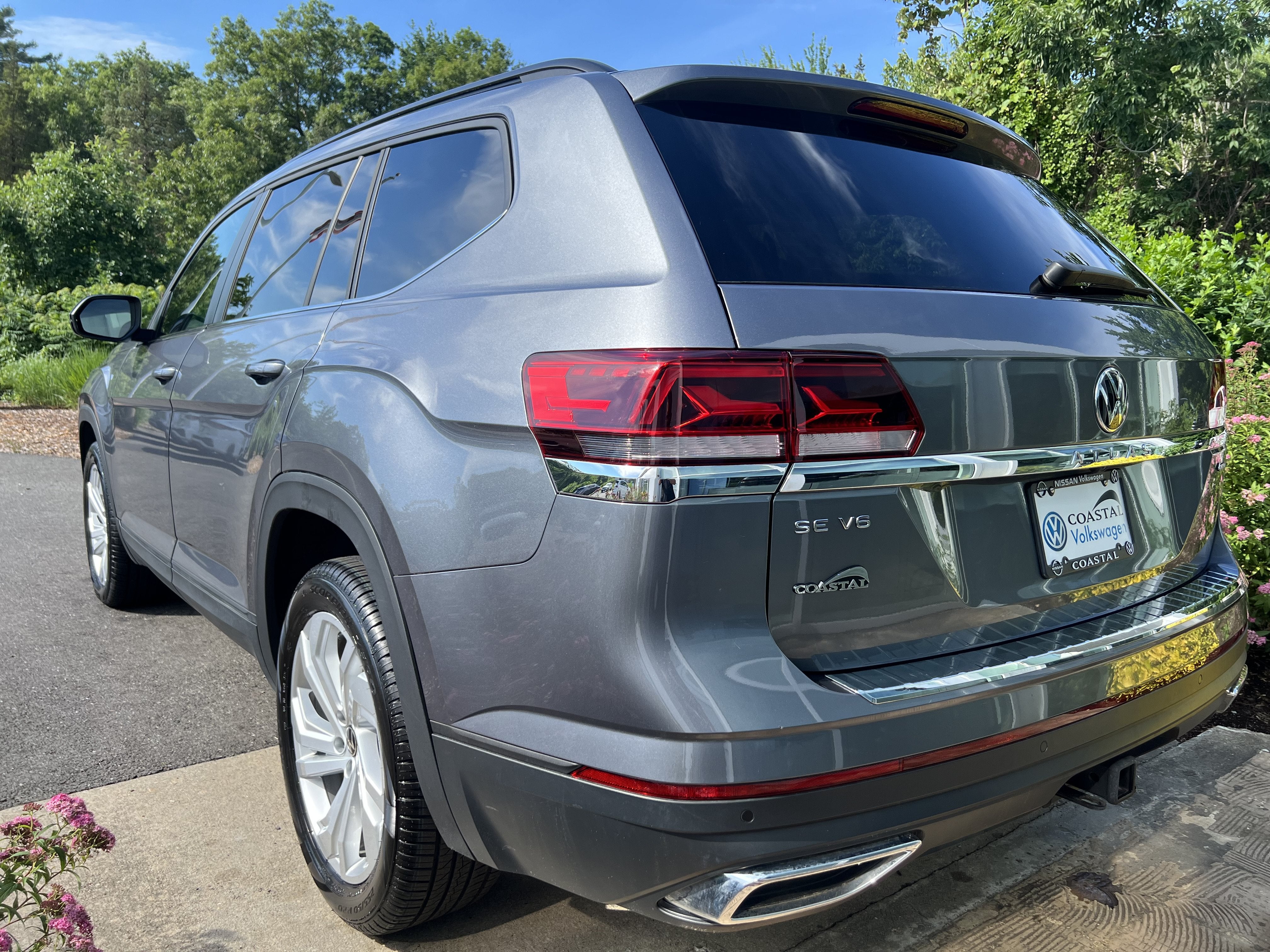 2023 Volkswagen Atlas 3.6L V6 SE w/Technology W/Panoramic Sunroof & Captains Chairs