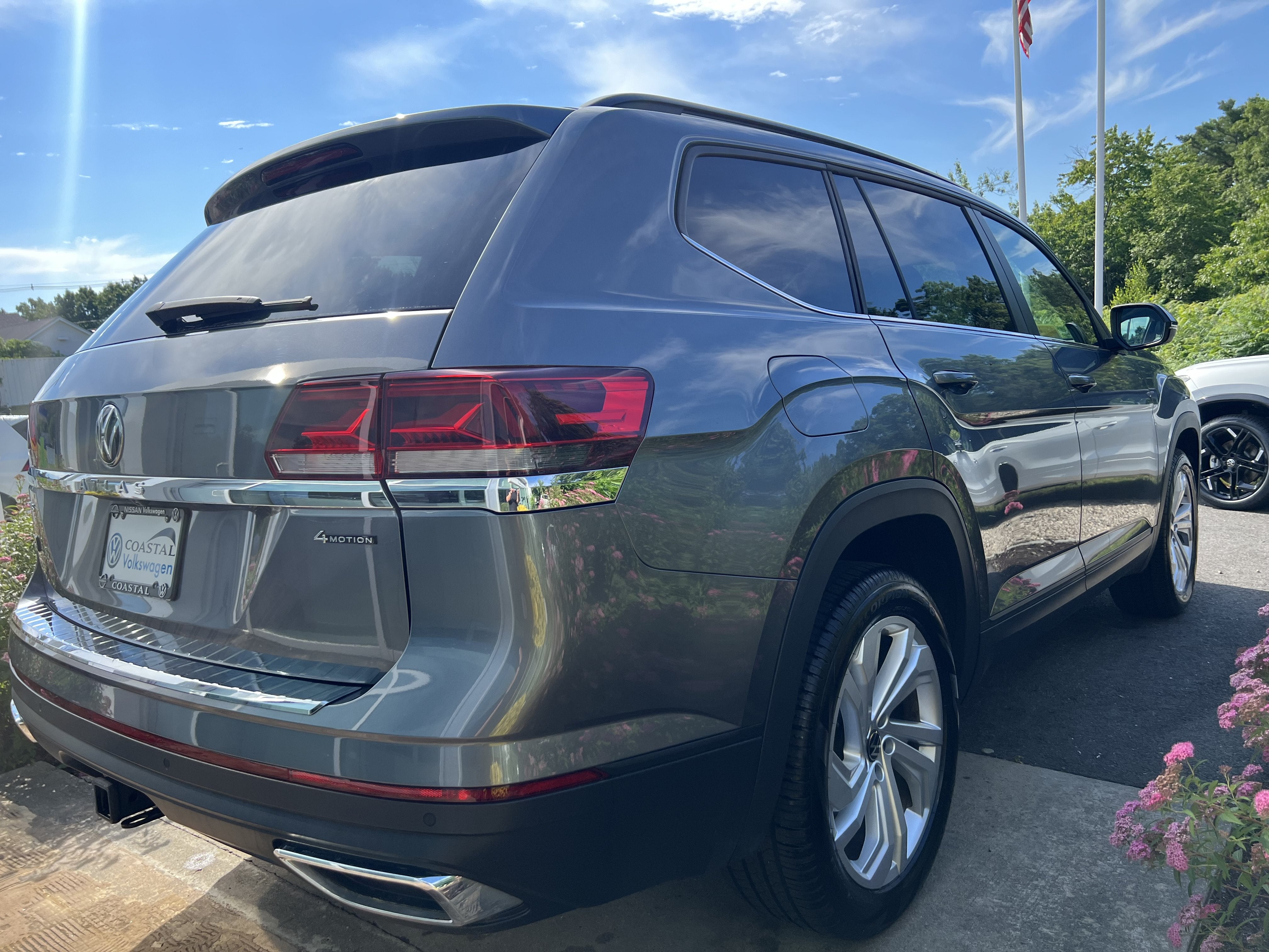 2023 Volkswagen Atlas 3.6L V6 SE w/Technology W/Panoramic Sunroof & Captains Chairs