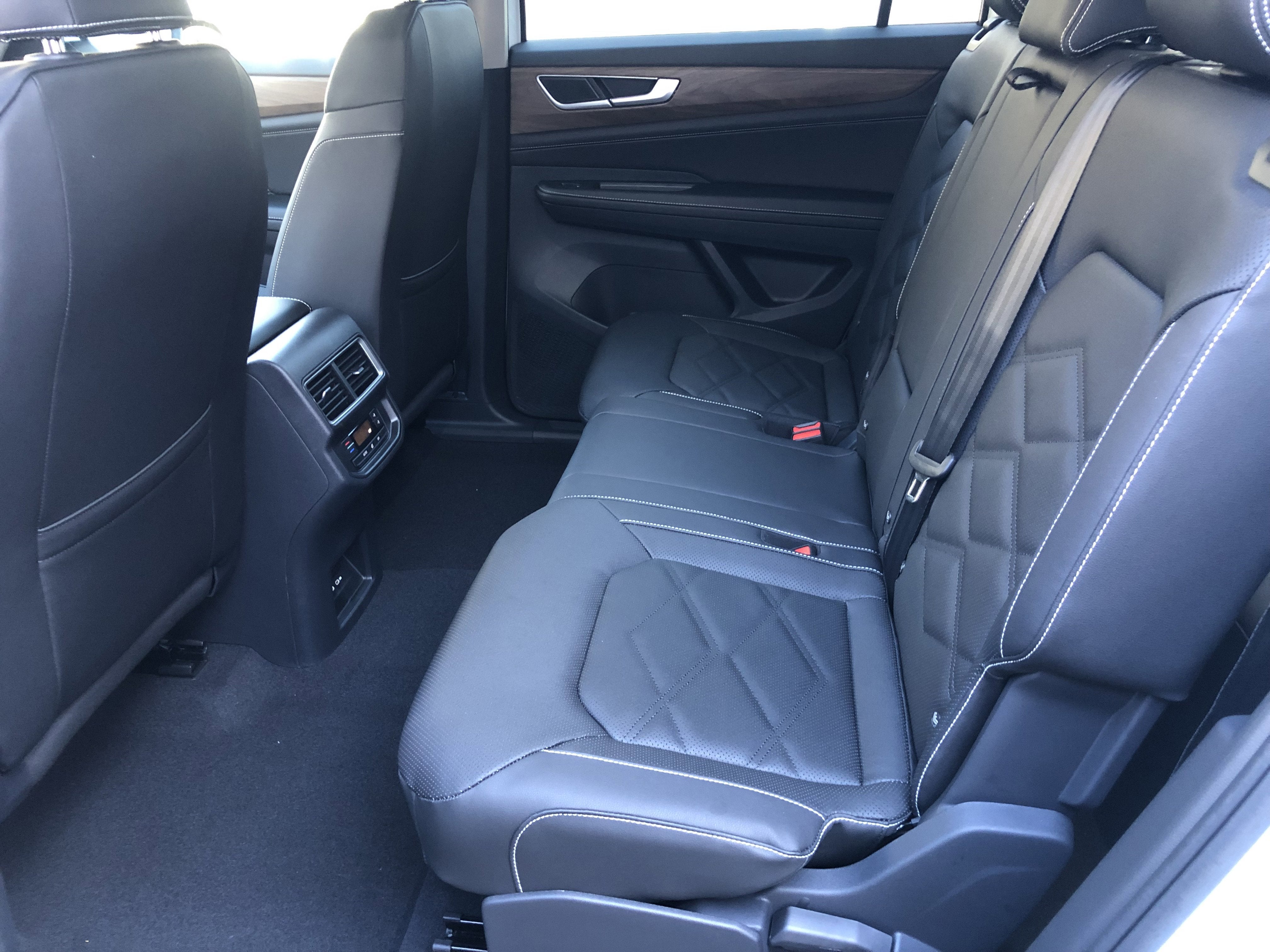 2026 Volkswagen Atlas 2.0T SE w/remote starter