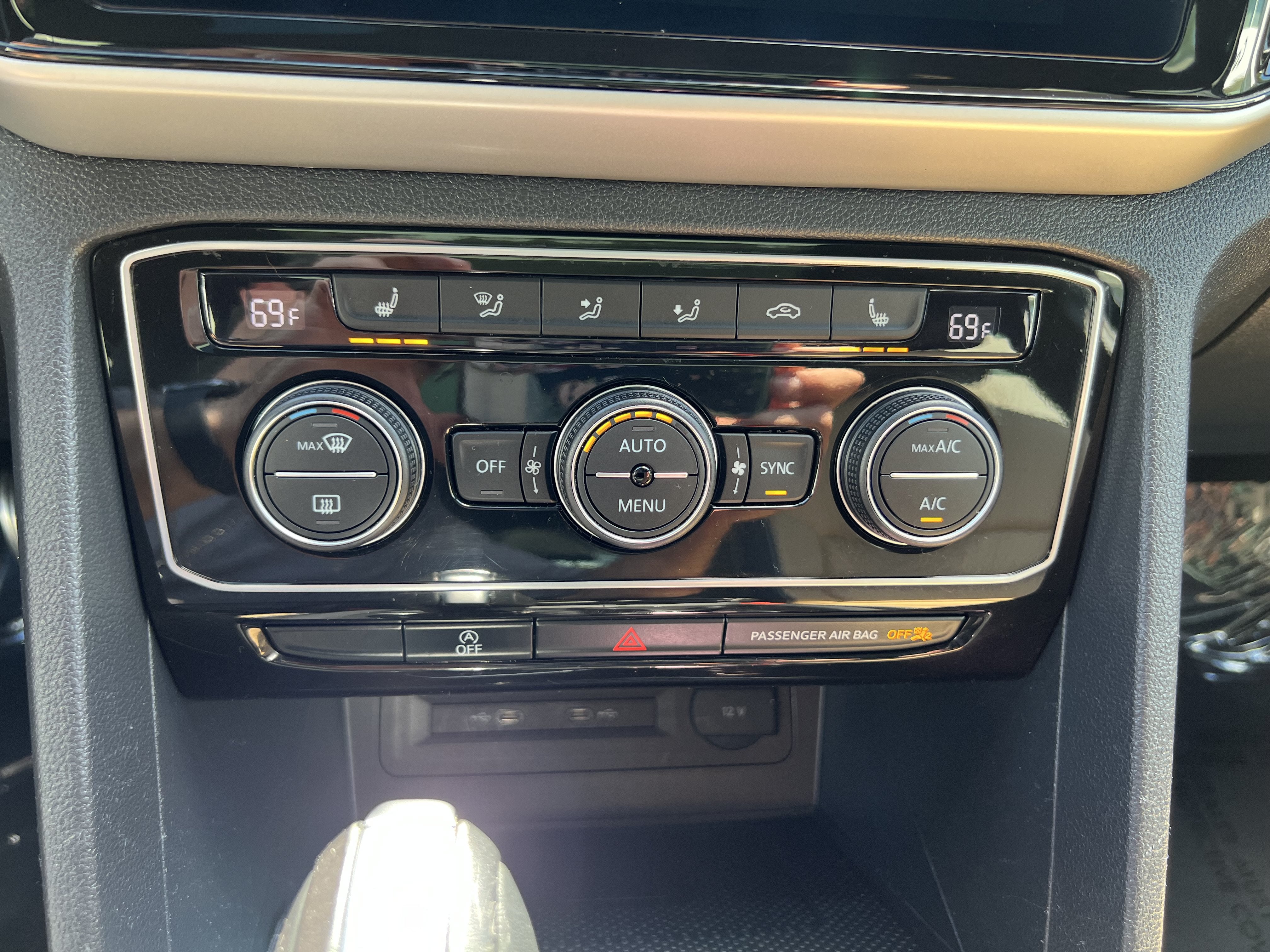 2023 Volkswagen Atlas Cross Sport 2.0T SEL R-Line Black