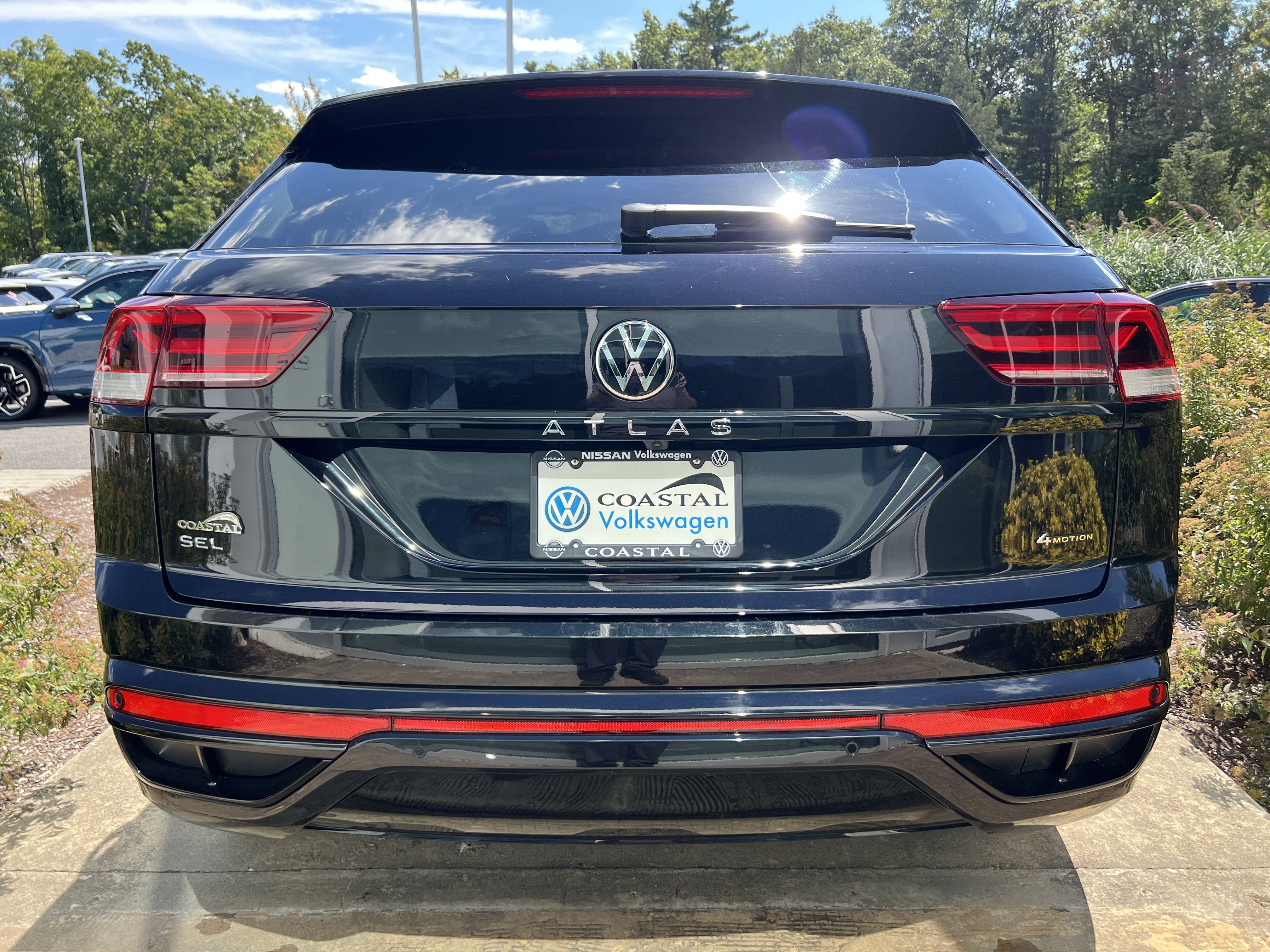 2023 Volkswagen Atlas Cross Sport 2.0T SEL R-Line Black