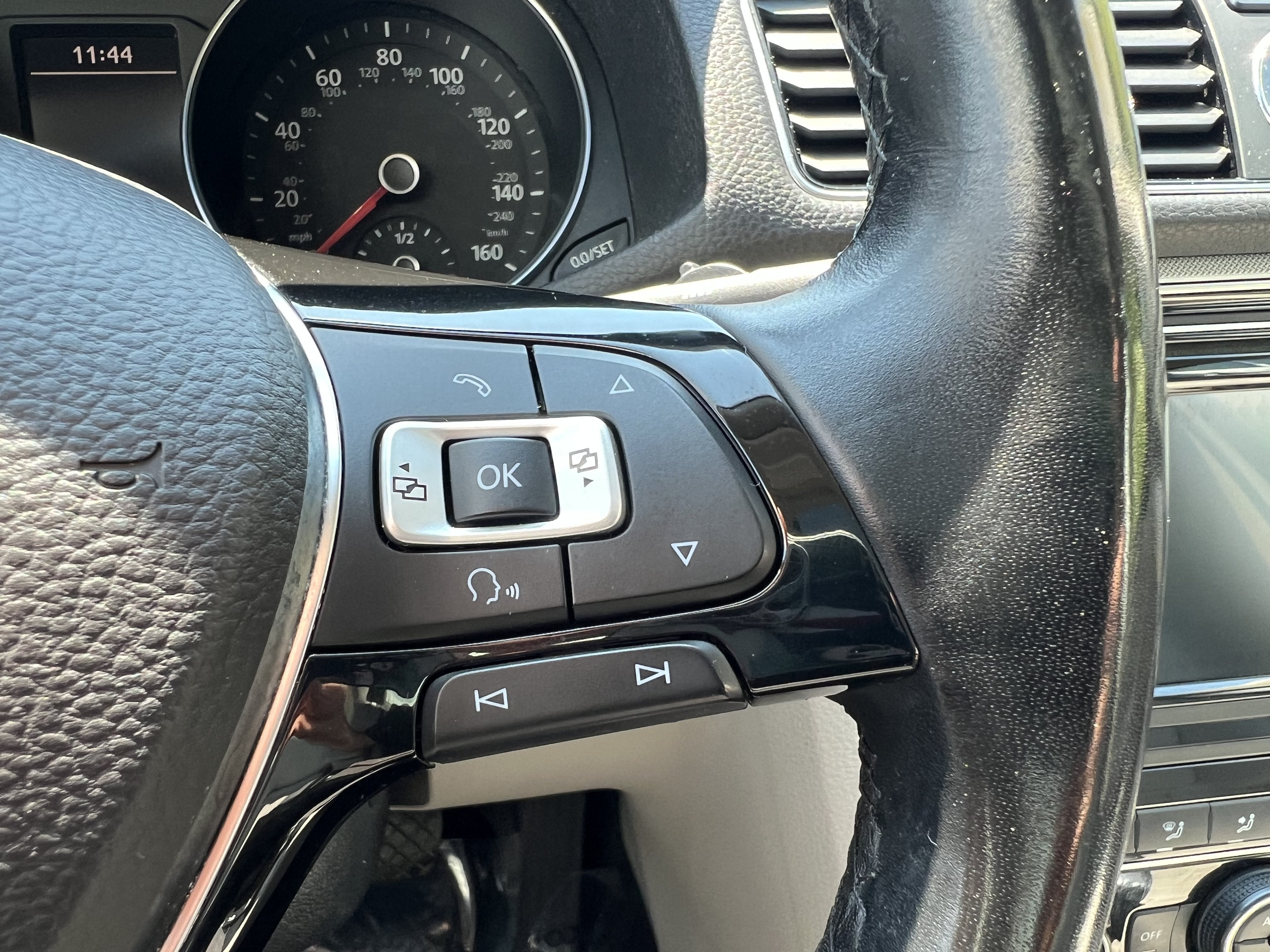 2017 Volkswagen Passat 1.8T SE