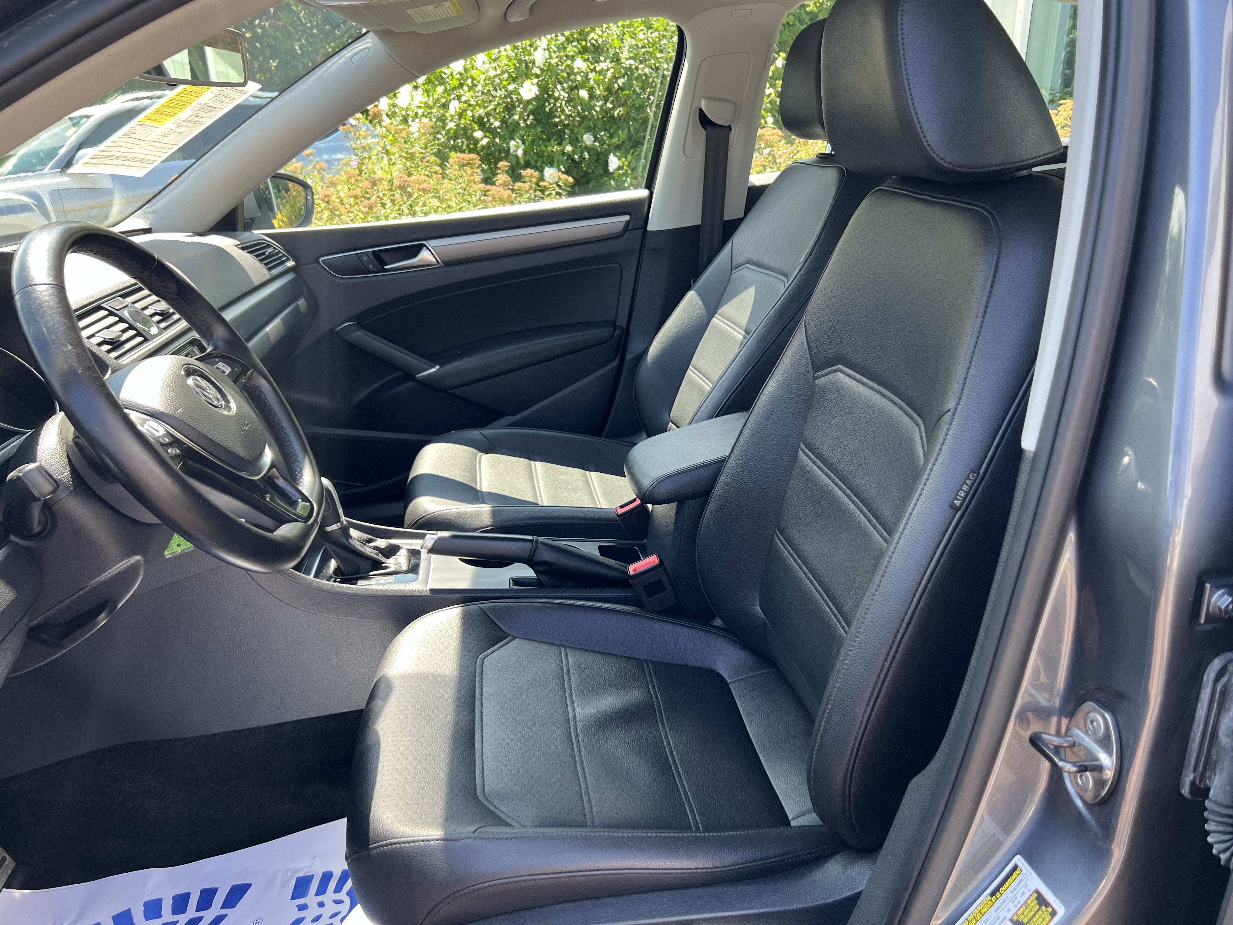 2017 Volkswagen Passat R-Line w/Comfort Pkg