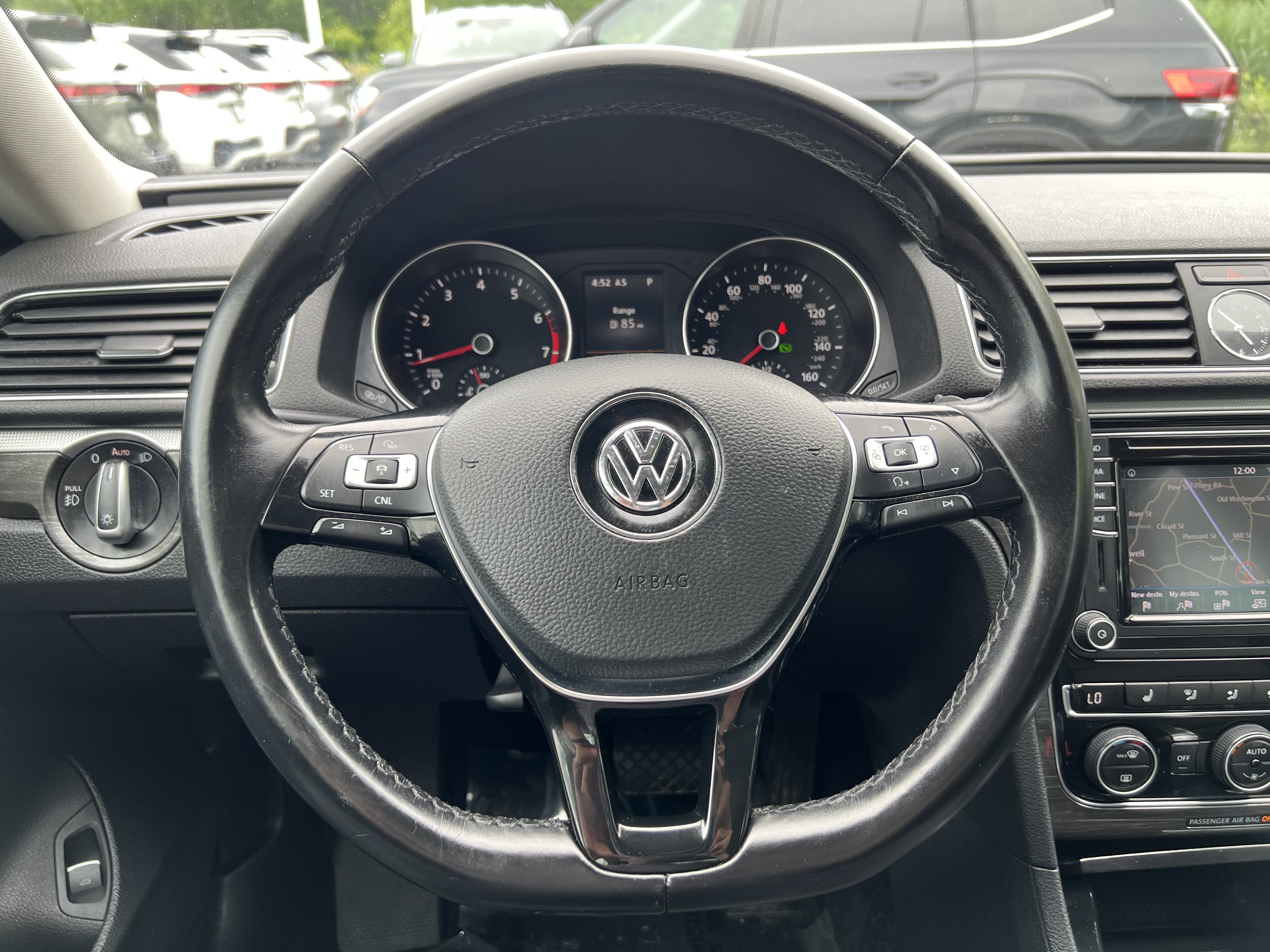 2017 Volkswagen Passat 1.8T SE w/Technology
