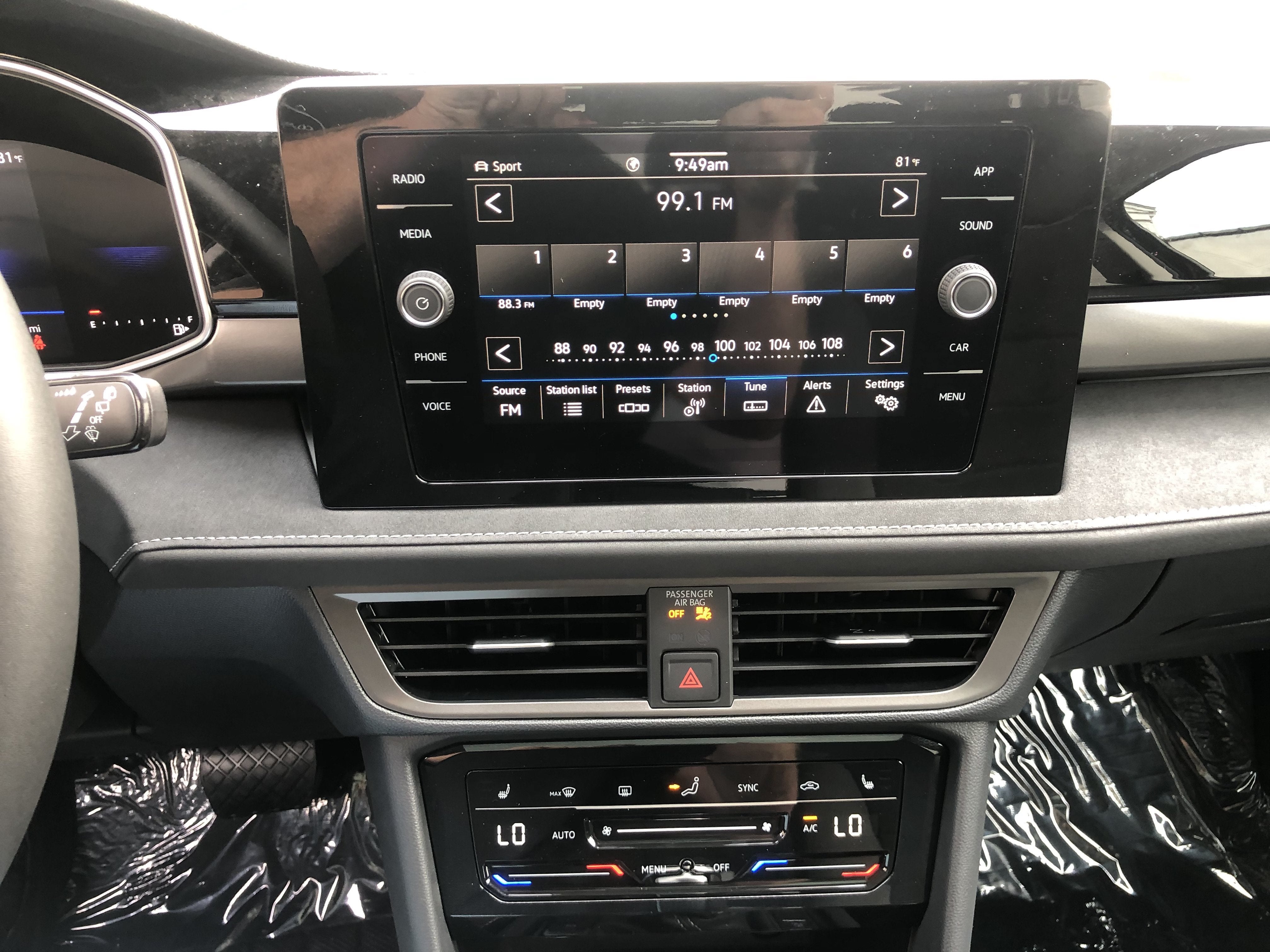 2026 Volkswagen Taos SE Black