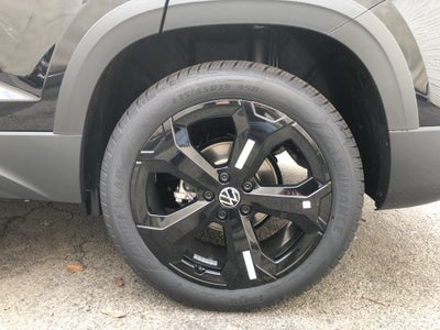 2026 Volkswagen Taos SE Black