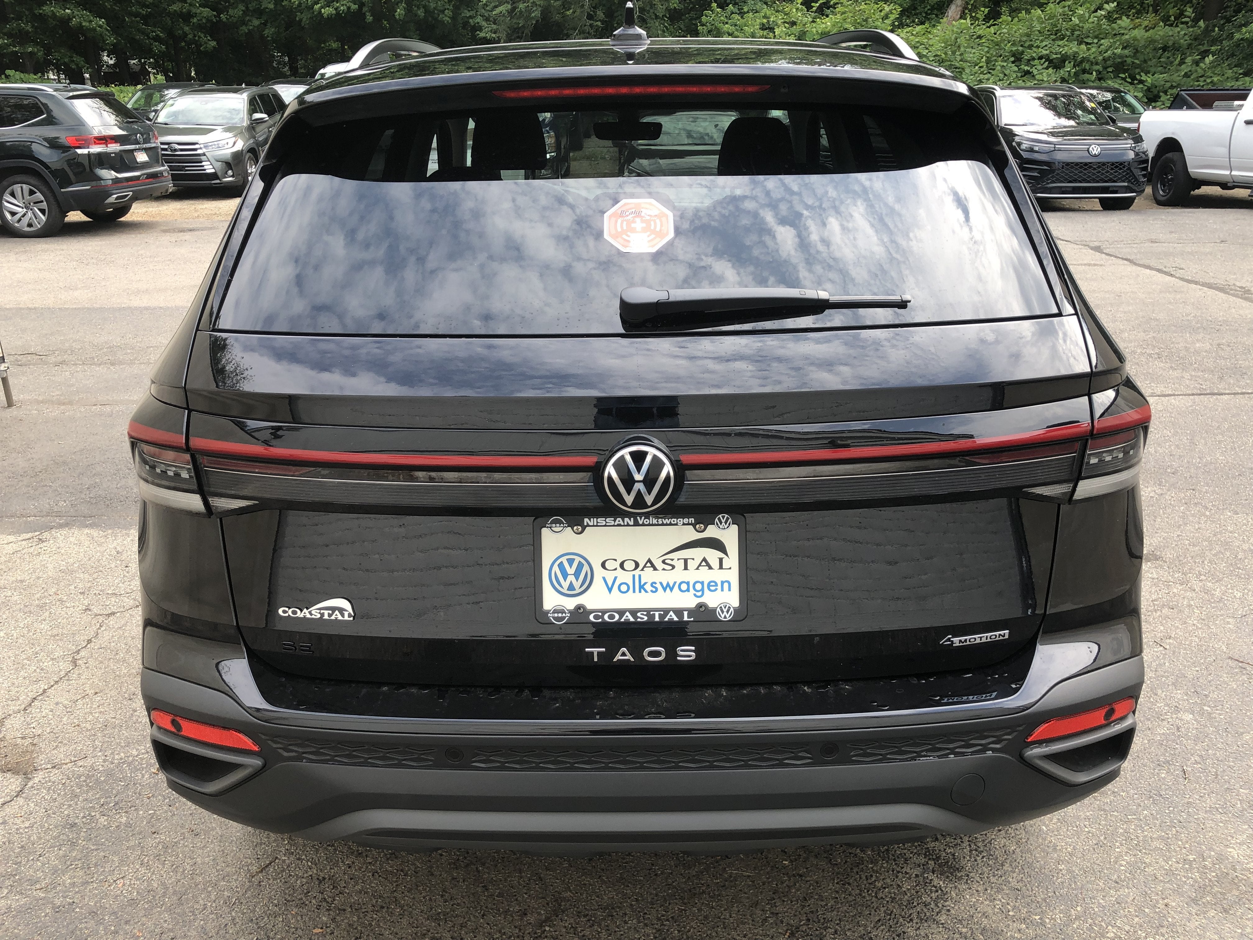 2026 Volkswagen Taos SE Black