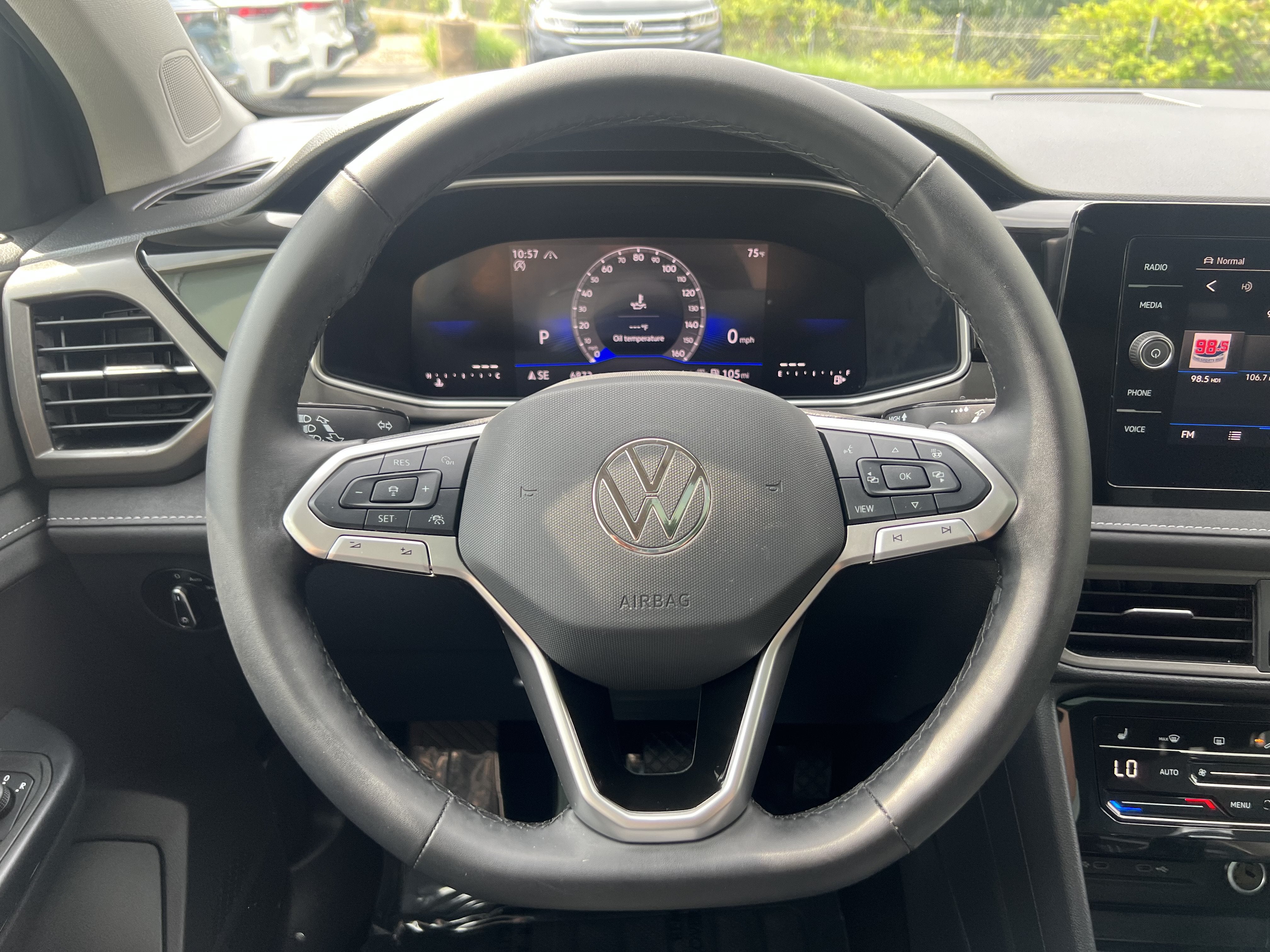 2025 Volkswagen Taos SE Black