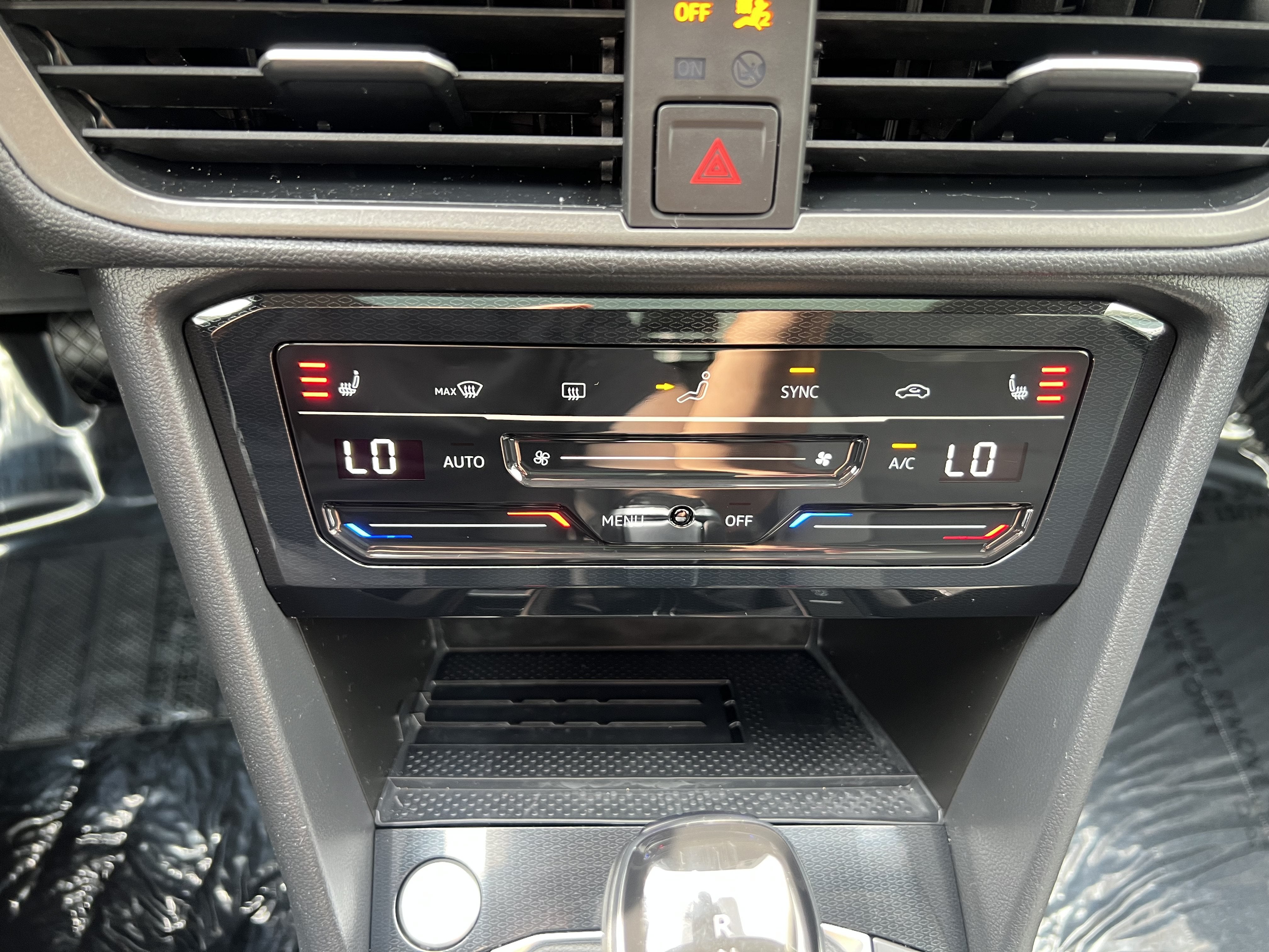 2025 Volkswagen Taos SE Black