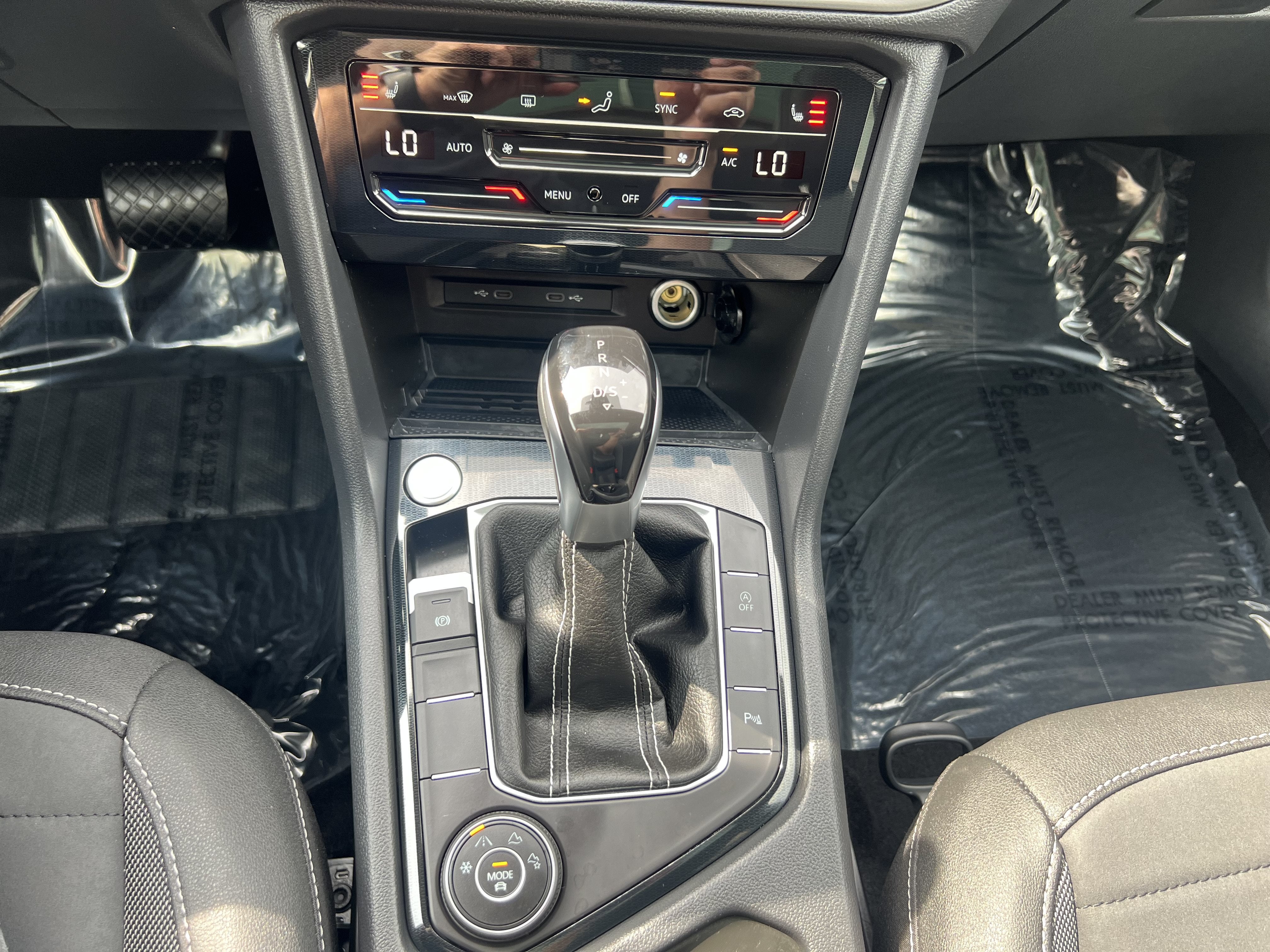 2025 Volkswagen Taos SE Black