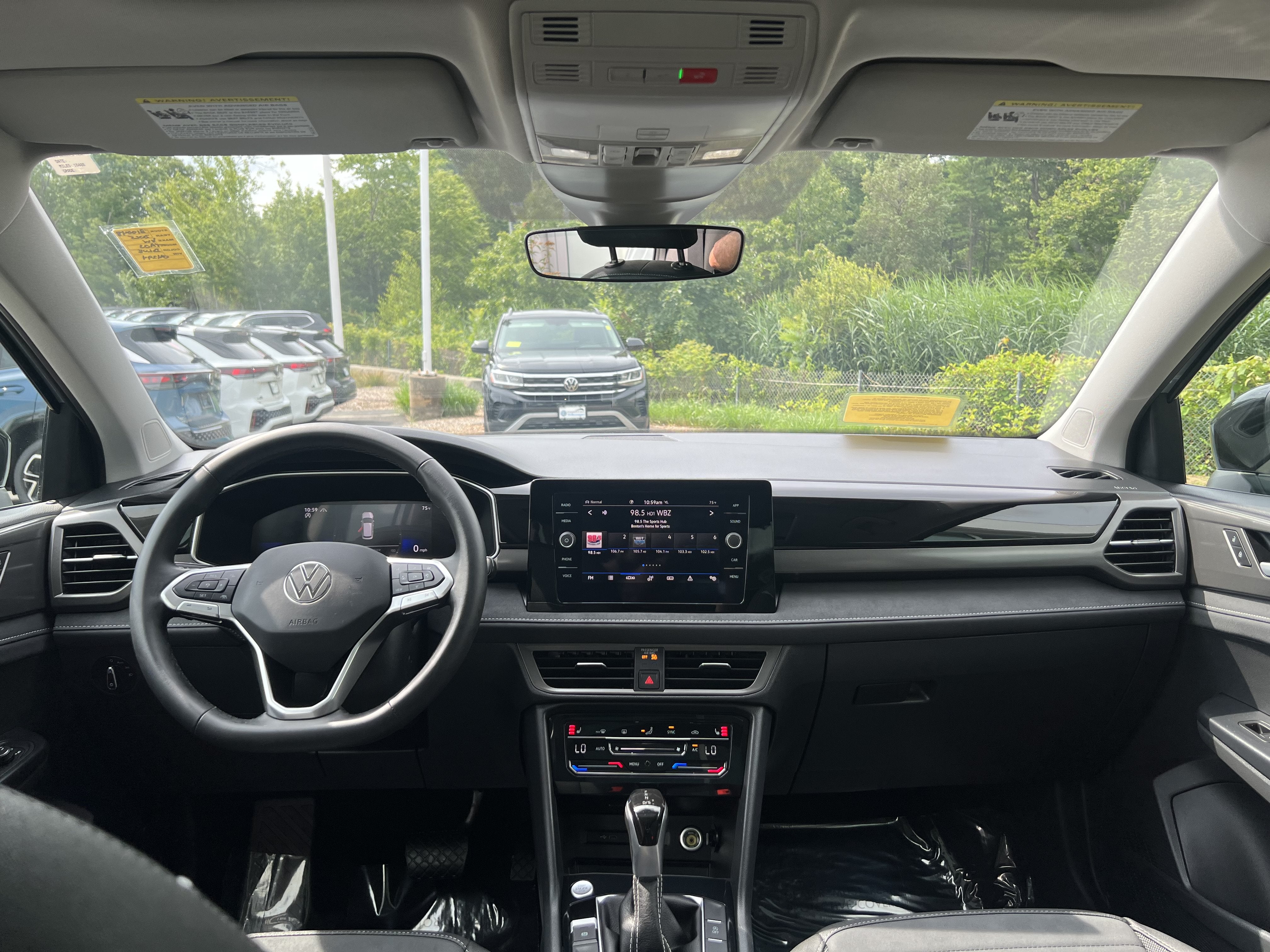 2025 Volkswagen Taos SE Black