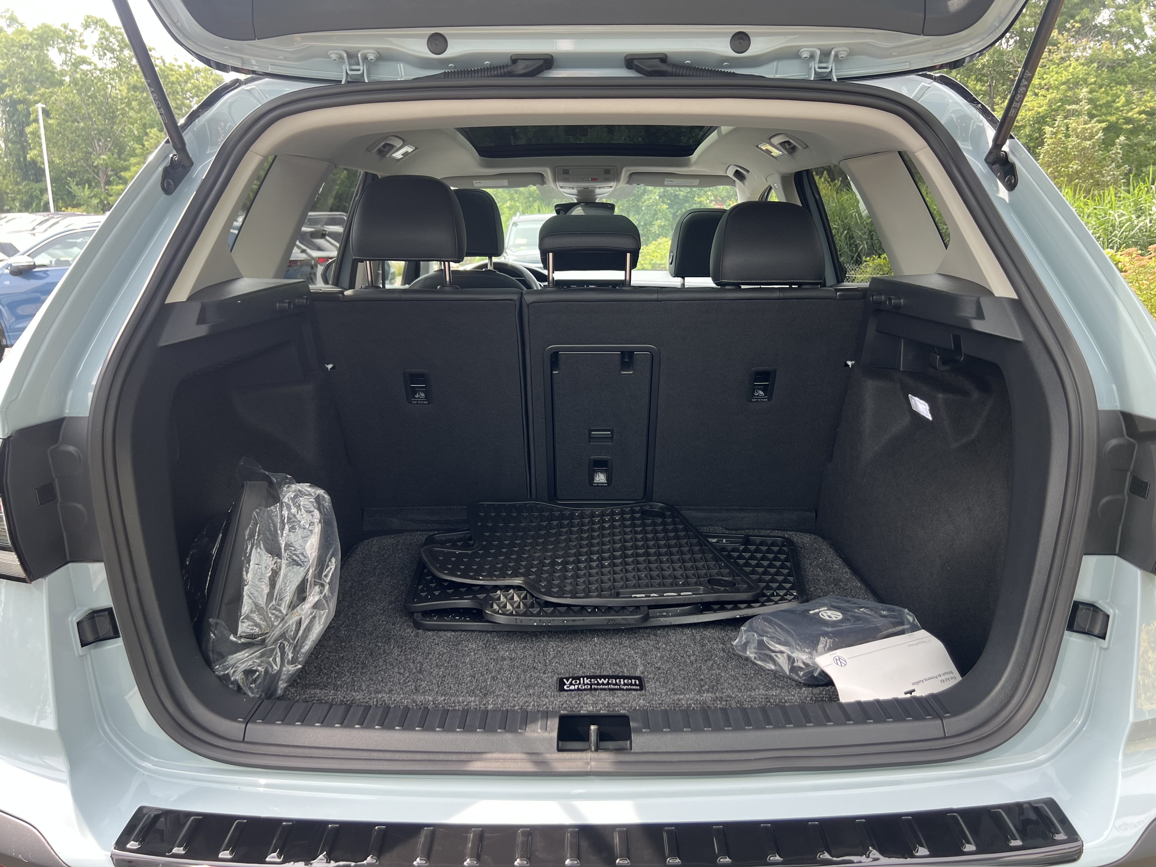 2025 Volkswagen Taos SE Black