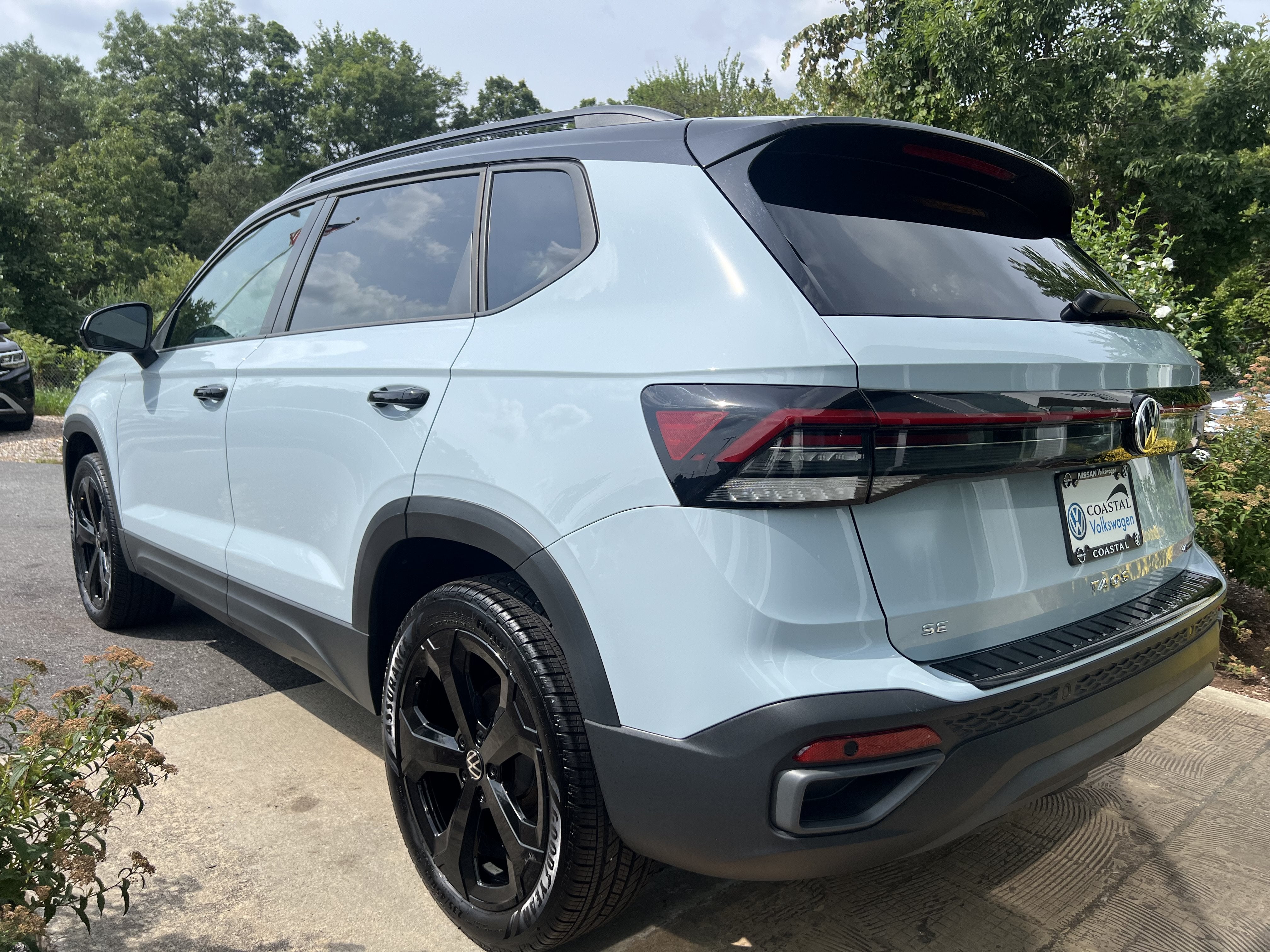 2025 Volkswagen Taos SE Black