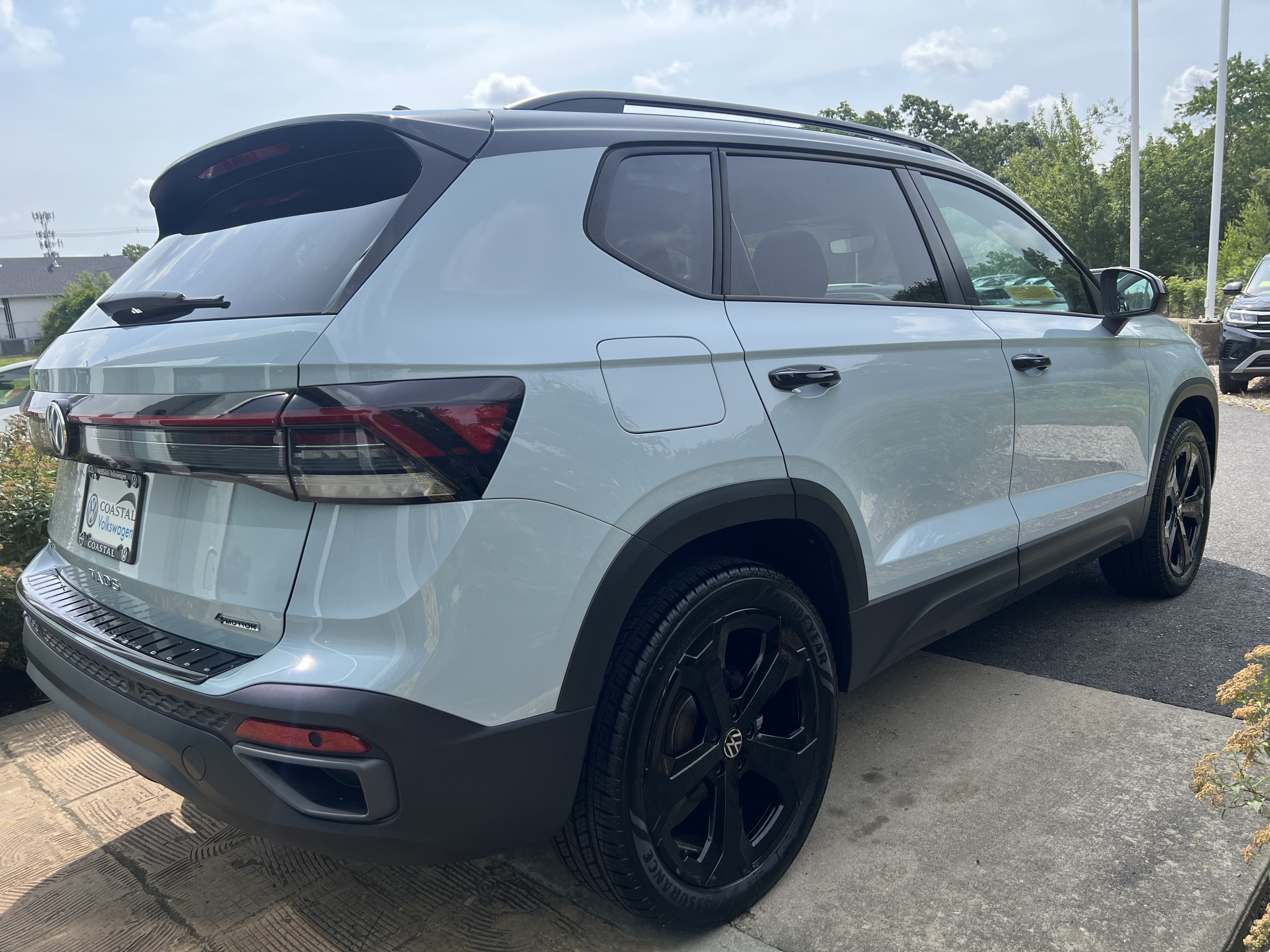 2025 Volkswagen Taos SE Black