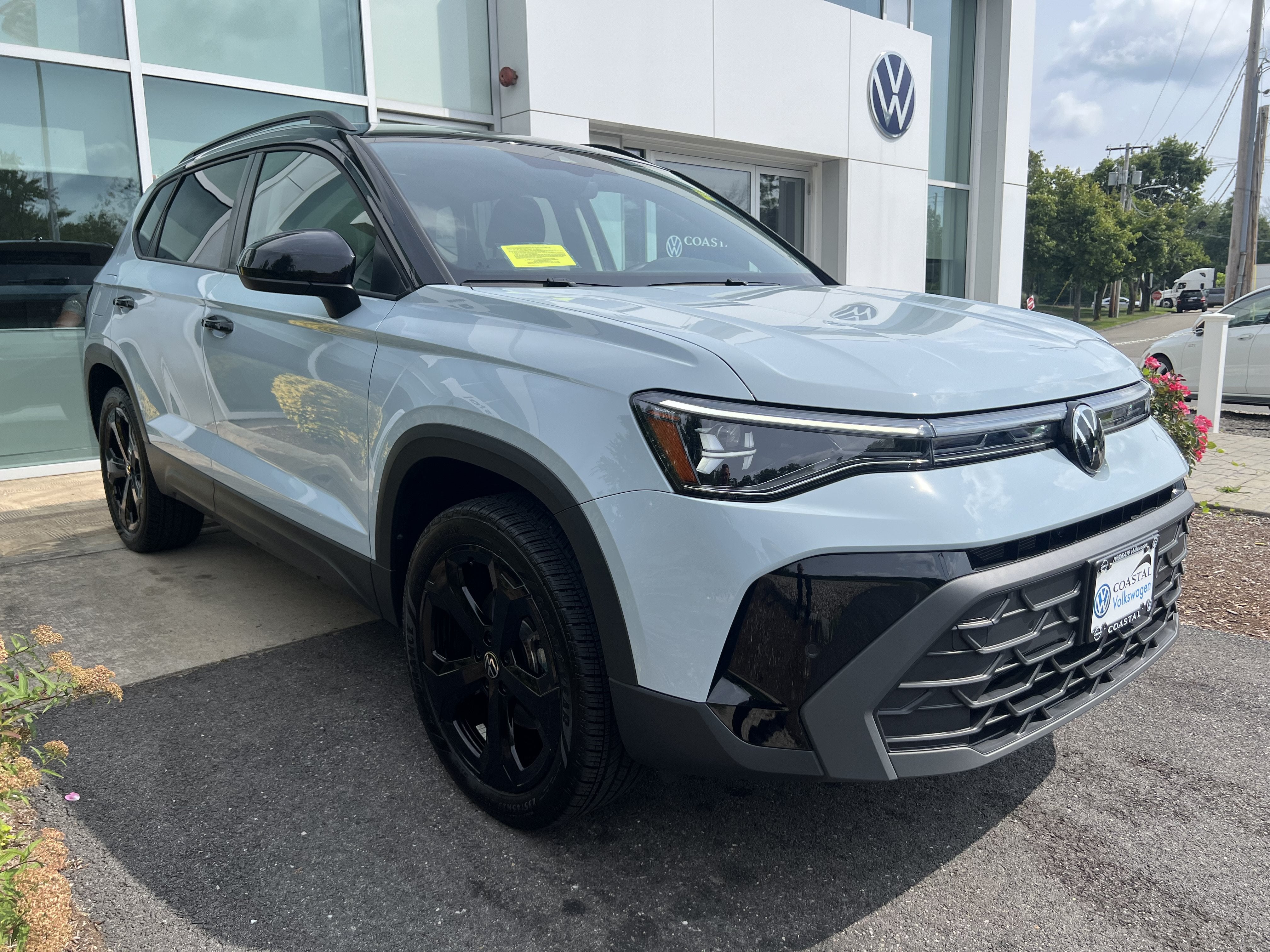 2025 Volkswagen Taos SE Black