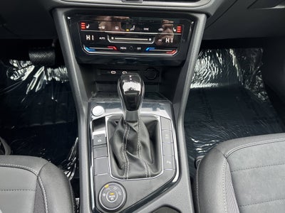 2025 Volkswagen Taos SE Black