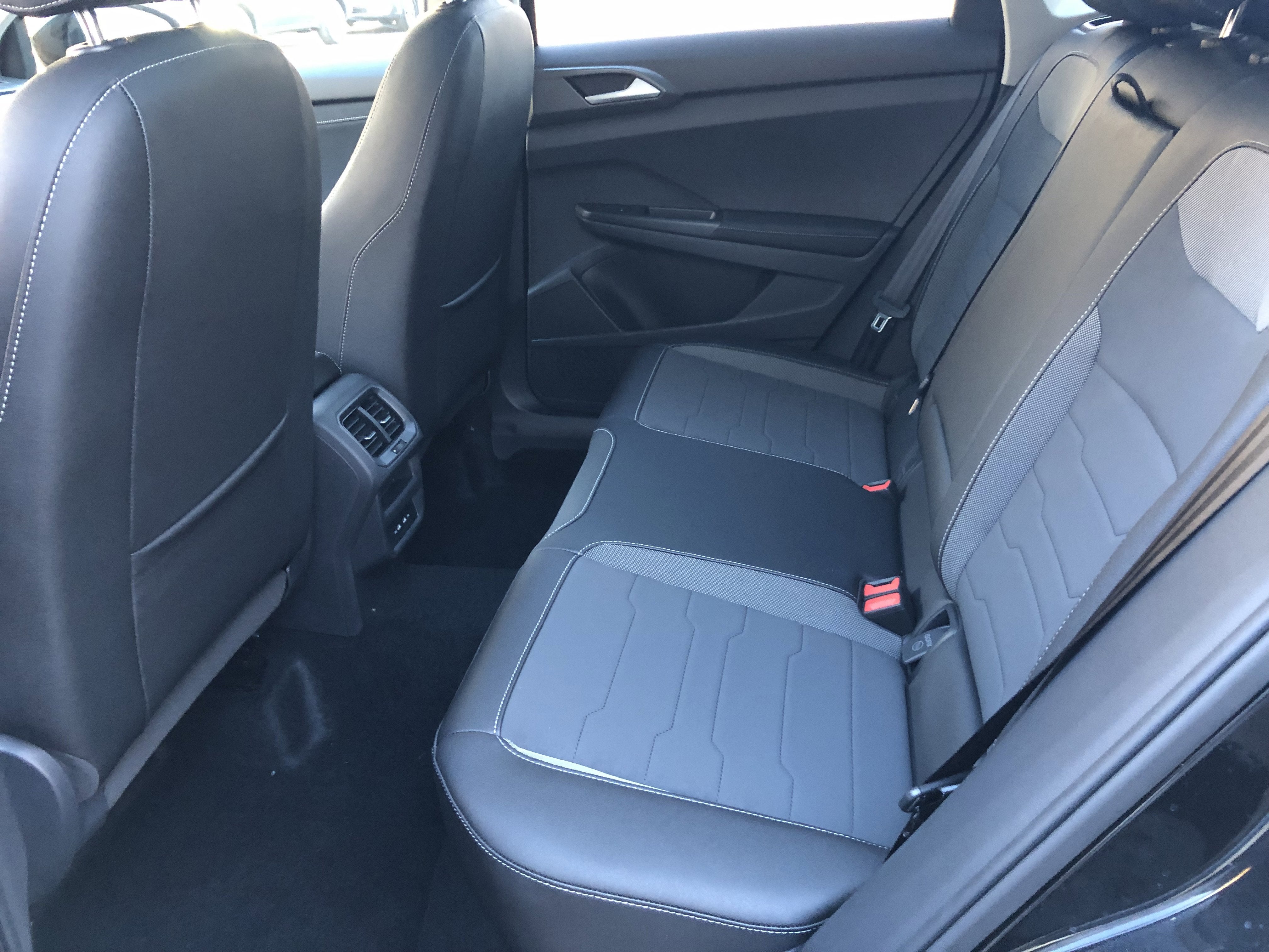 2026 Volkswagen Taos SE Black