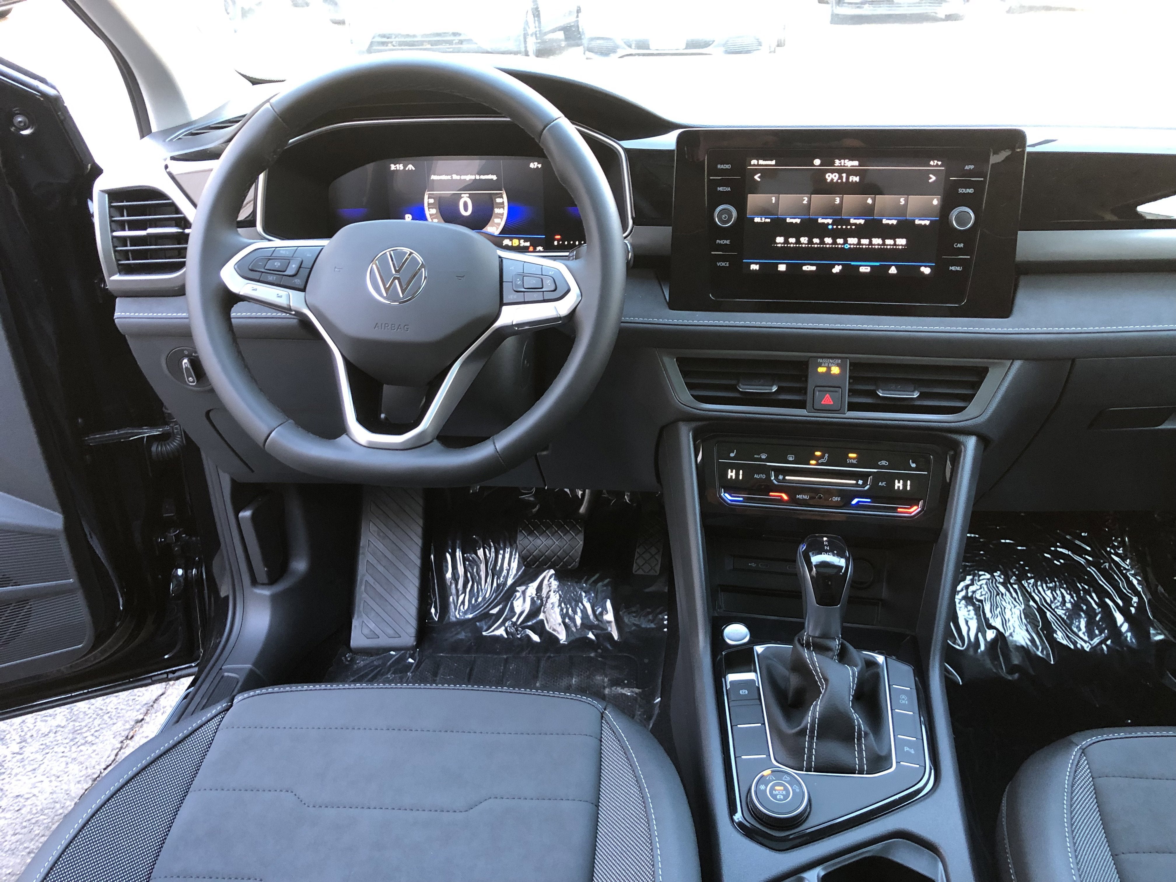 2026 Volkswagen Taos SE Black