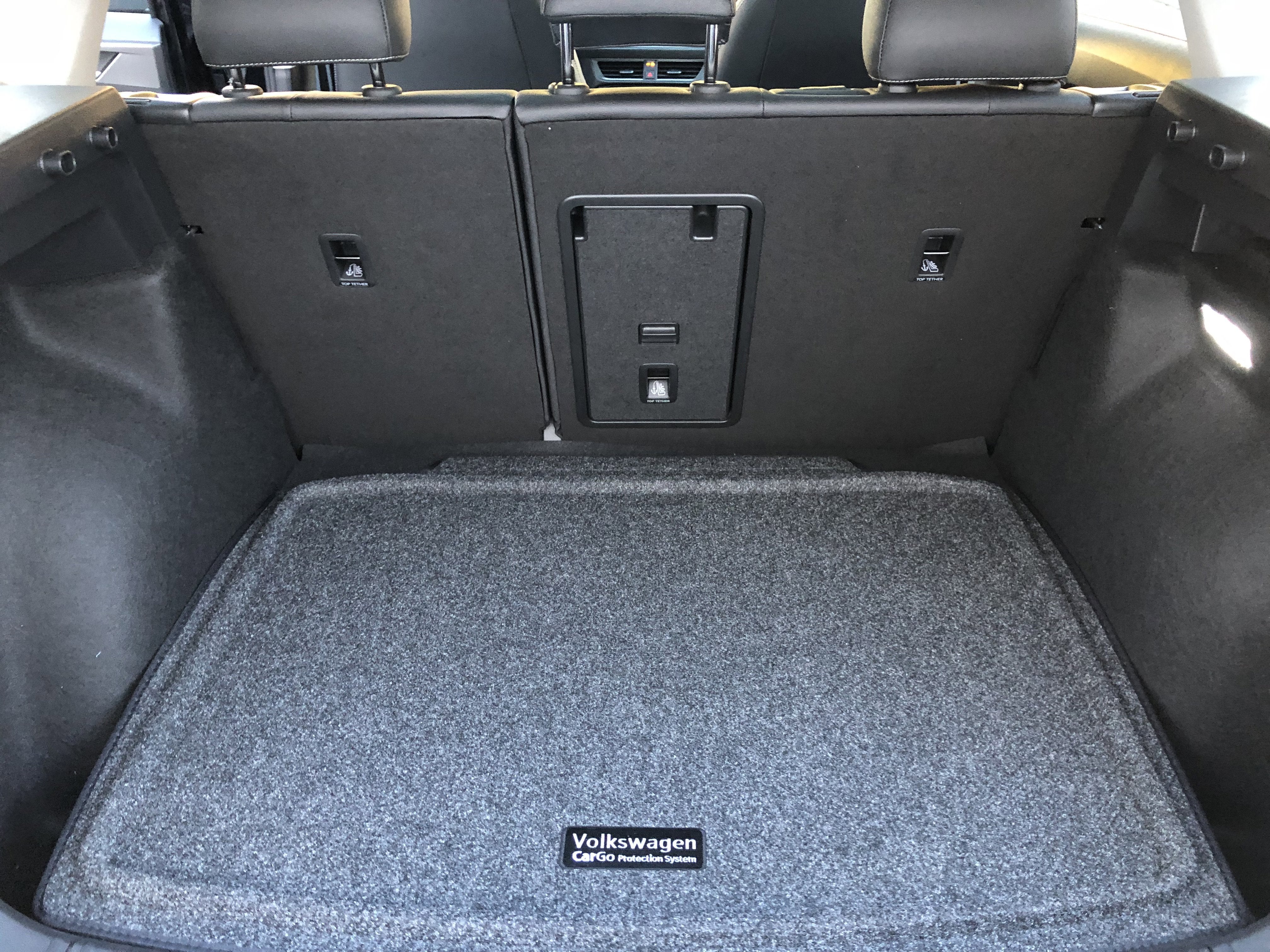 2026 Volkswagen Taos SE Black