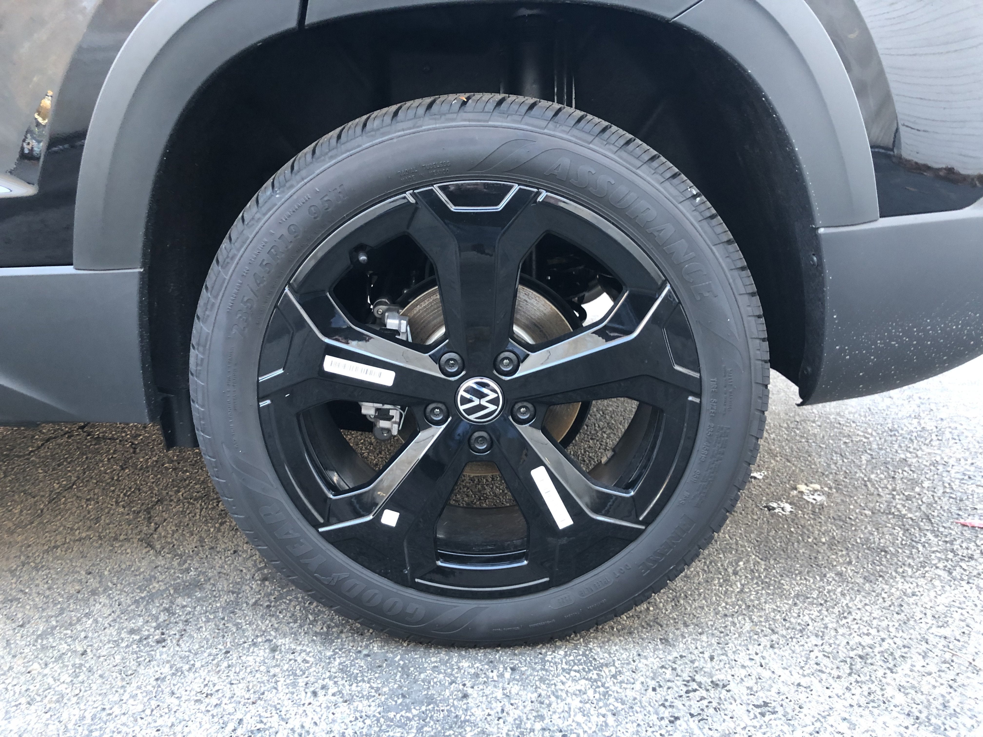 2026 Volkswagen Taos SE Black