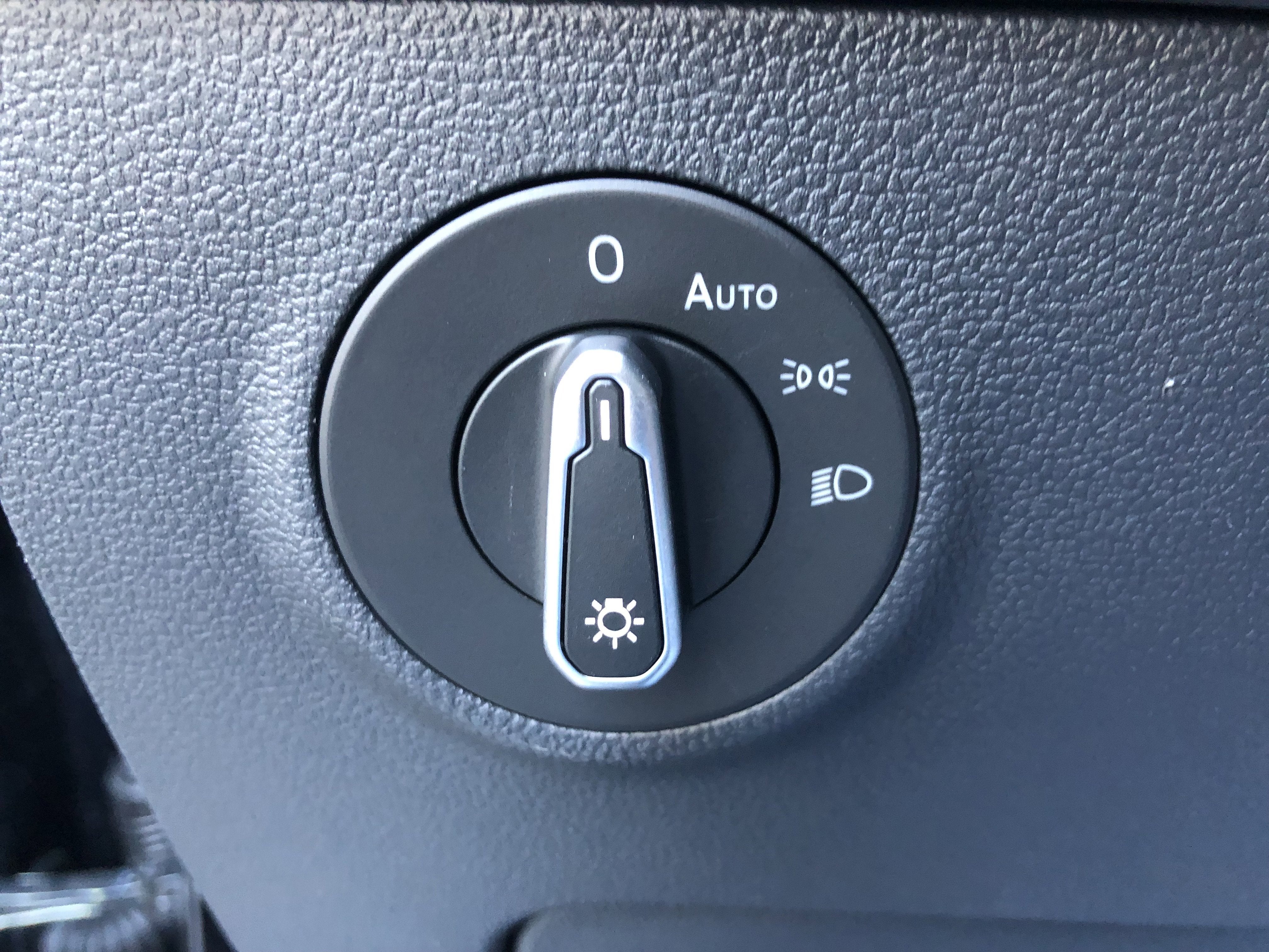 2026 Volkswagen Taos SE Black