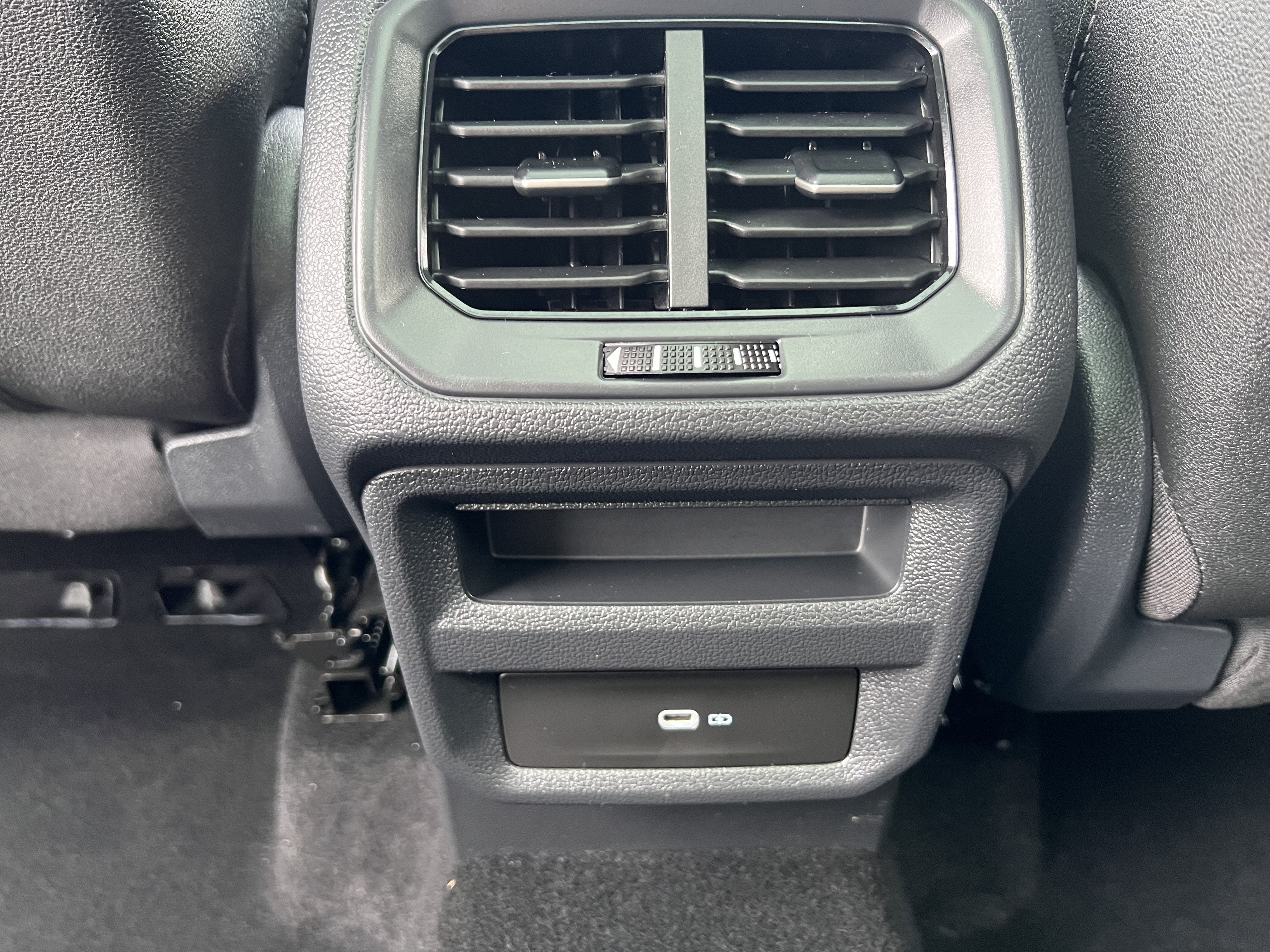 2025 Volkswagen Taos SE Black
