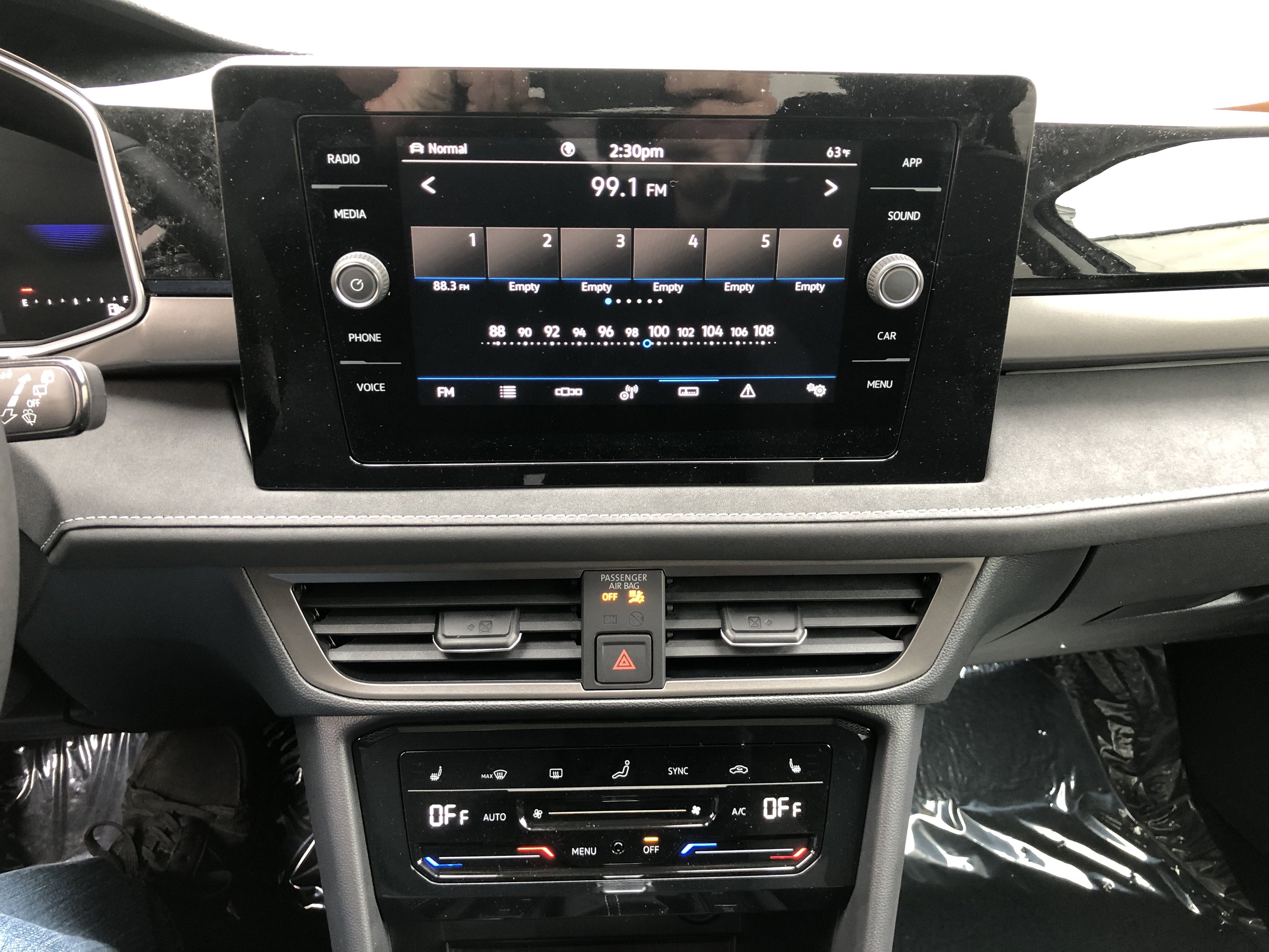 2026 Volkswagen Taos SE Black