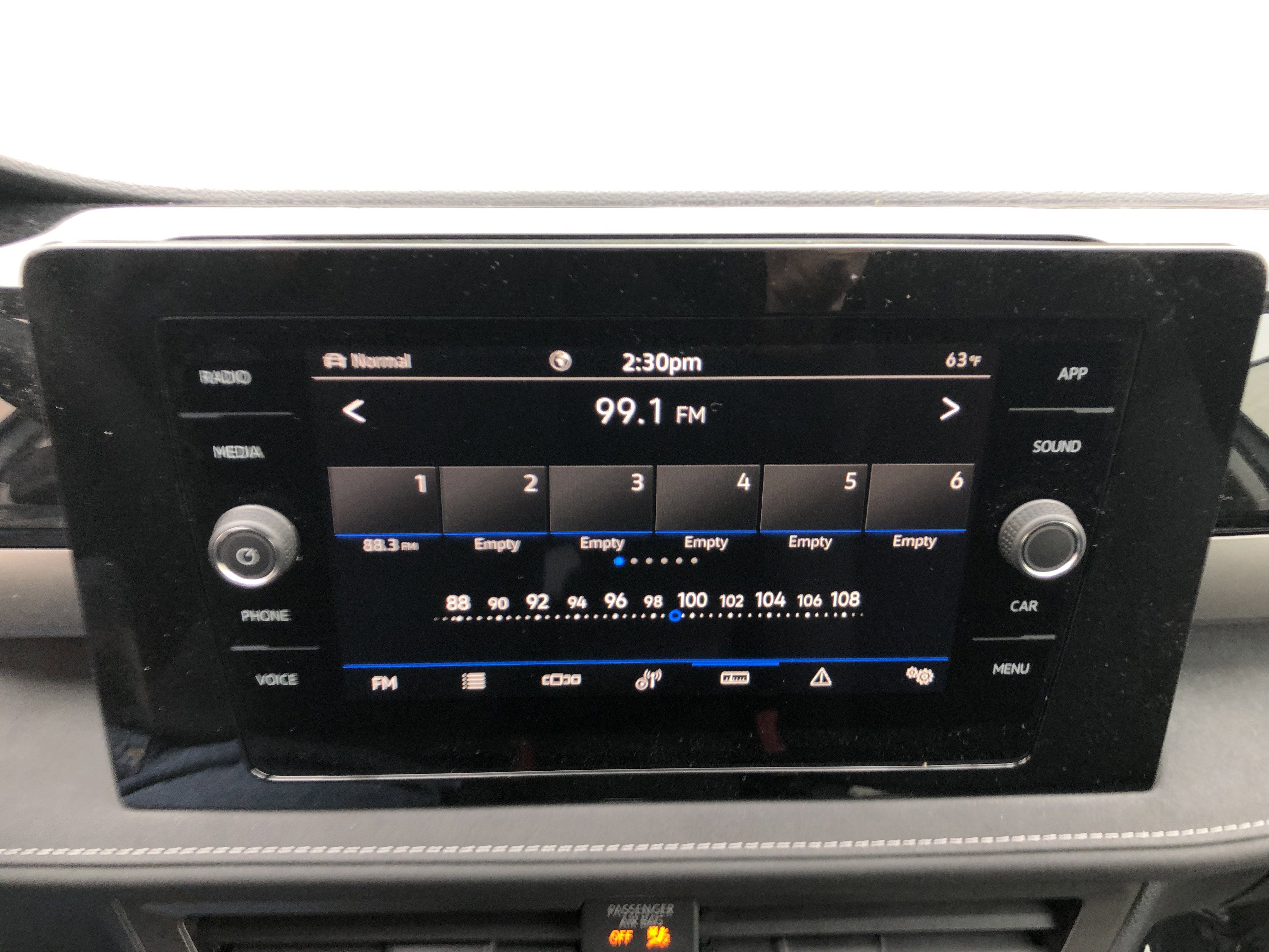 2026 Volkswagen Taos SE Black