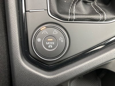 2026 Volkswagen Taos SE Black