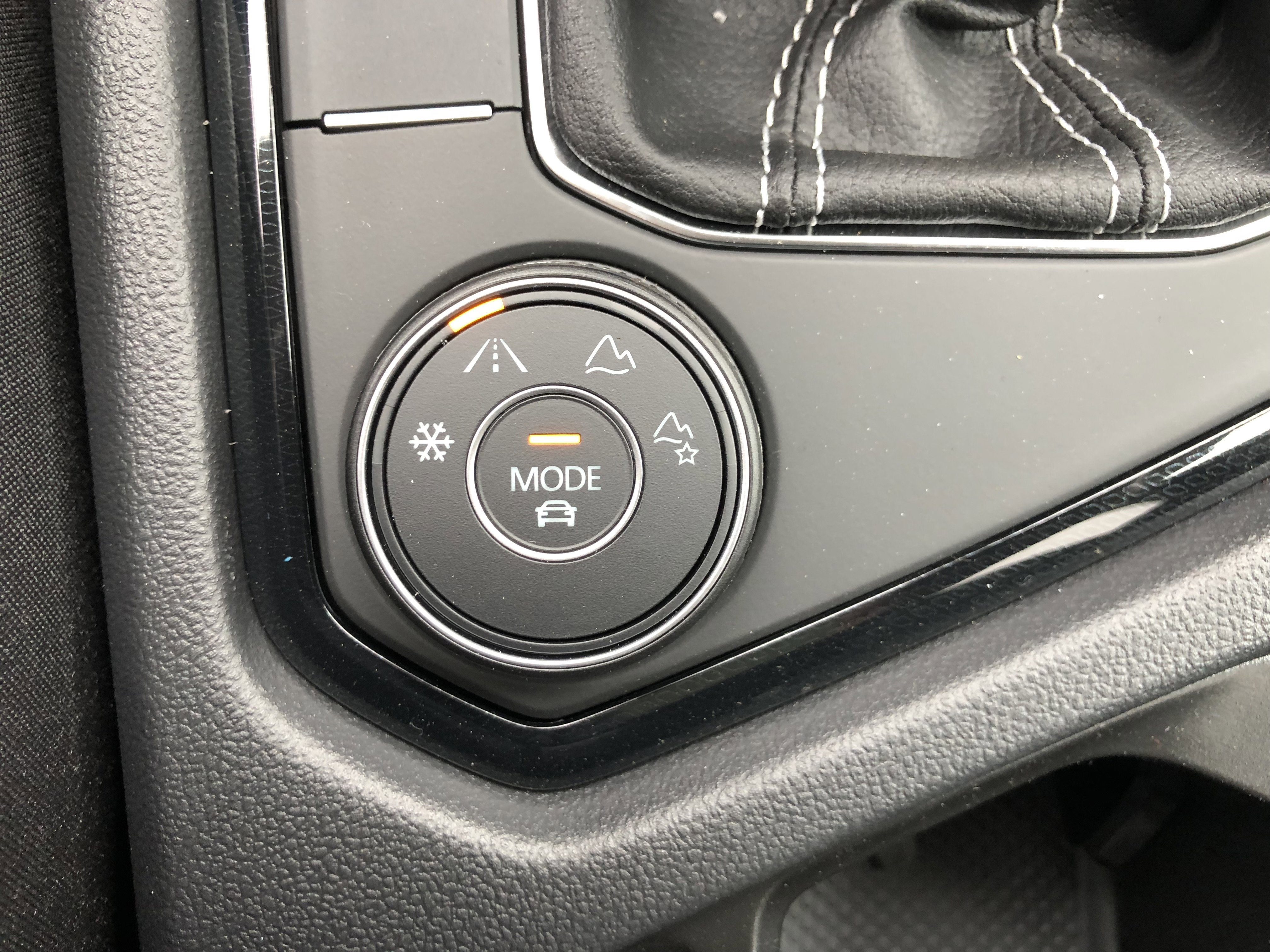 2026 Volkswagen Taos SE Black