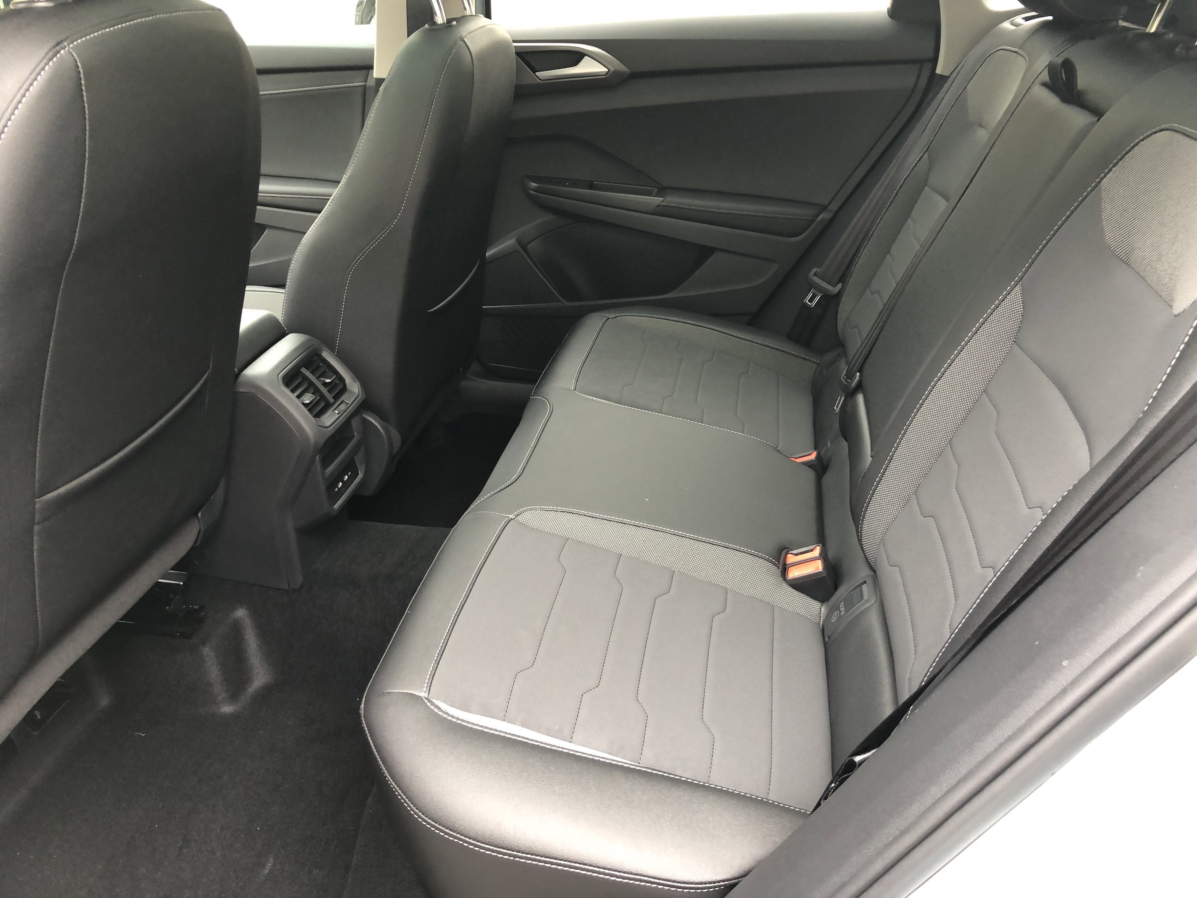 2026 Volkswagen Taos SE Black